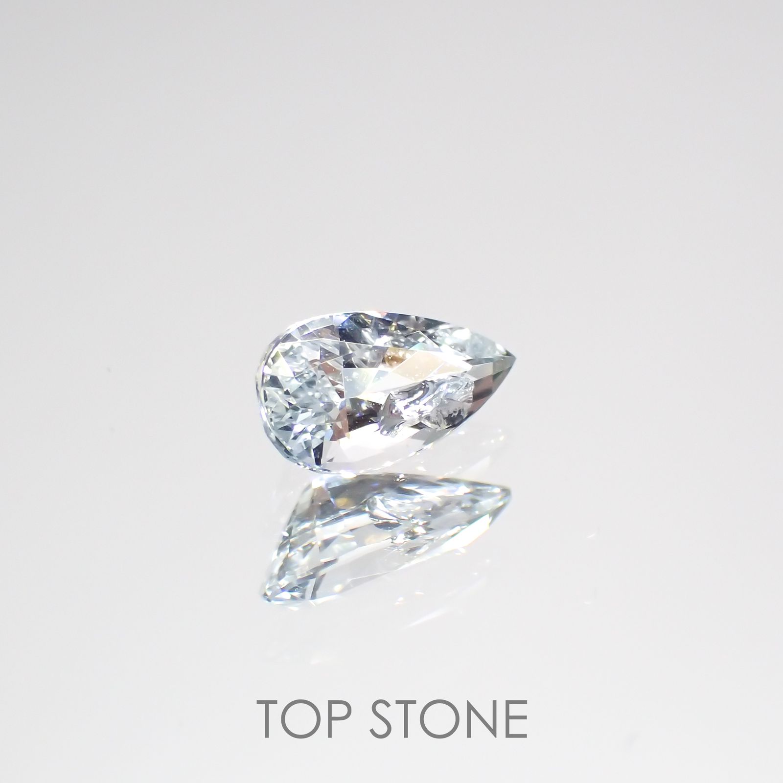 ジェレメジェバイト(宝石名エレメジェバイト)ナミビア産 0.31ct 識別済[220616309]6.2x3.4mm前後