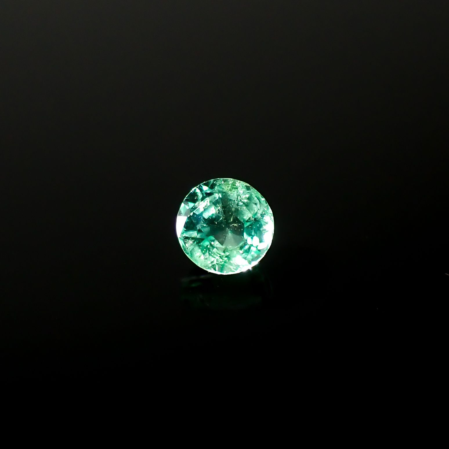 パステルカラーエメラルド コロンビア産 0.15ct[240225936]3x3mm前後