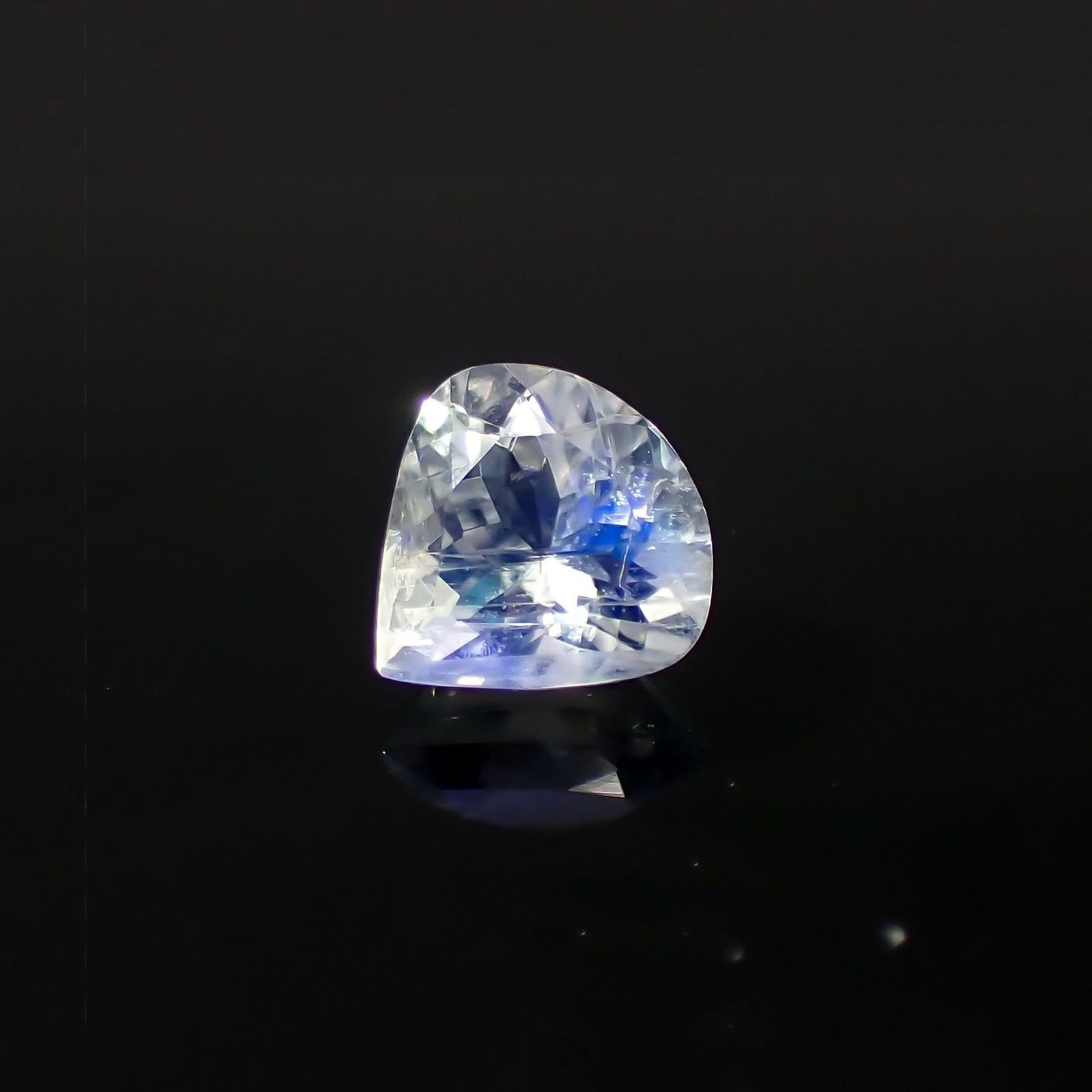 レインボームーンストーン(宝石名アンデシン・ラブラドライト)インド・ビハール産 識別済 0.96ct / 6.9x6.9mm前後 [260122329]