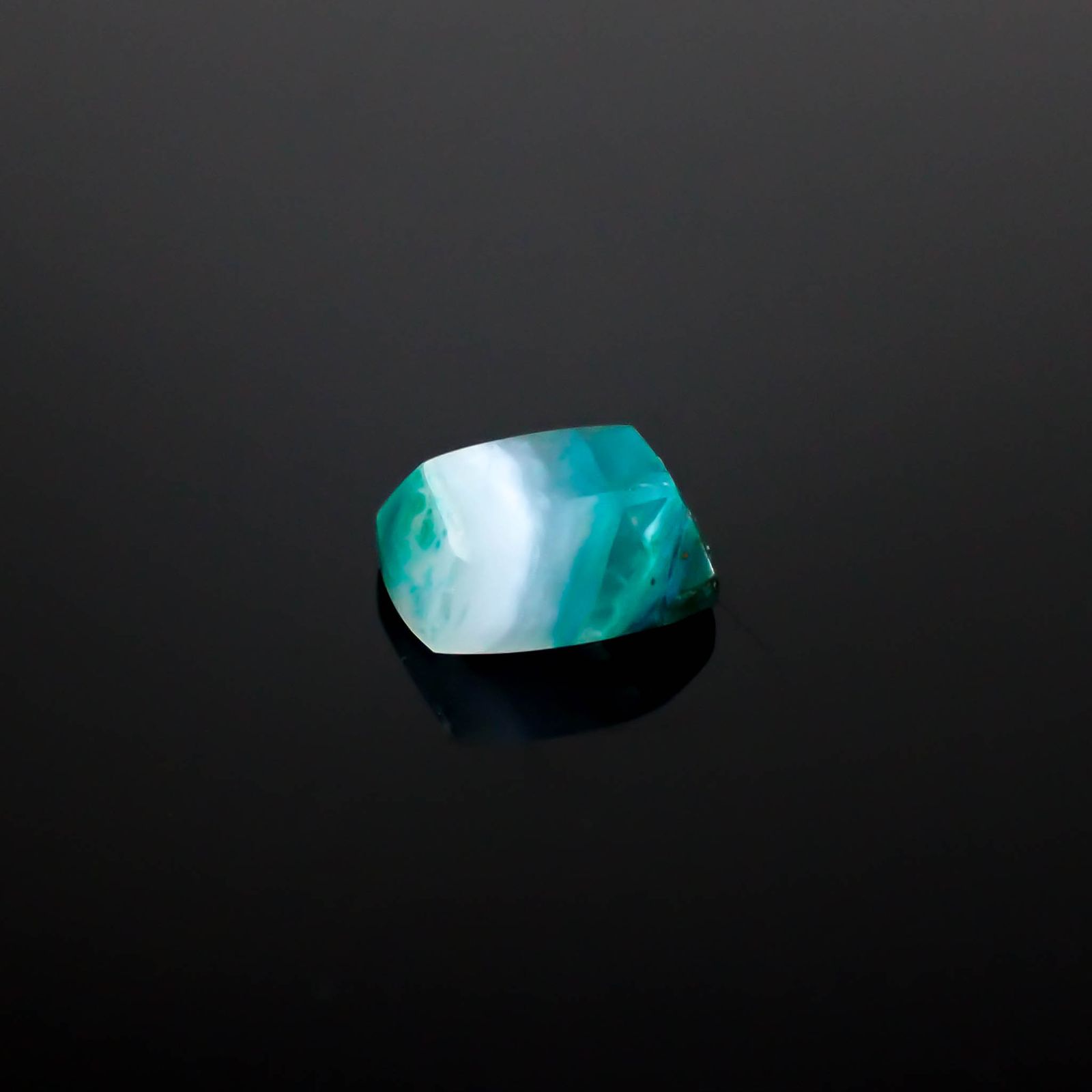 ブルーオパール ペルー産 4.76ct [250430259]11.9x9.2mm前後