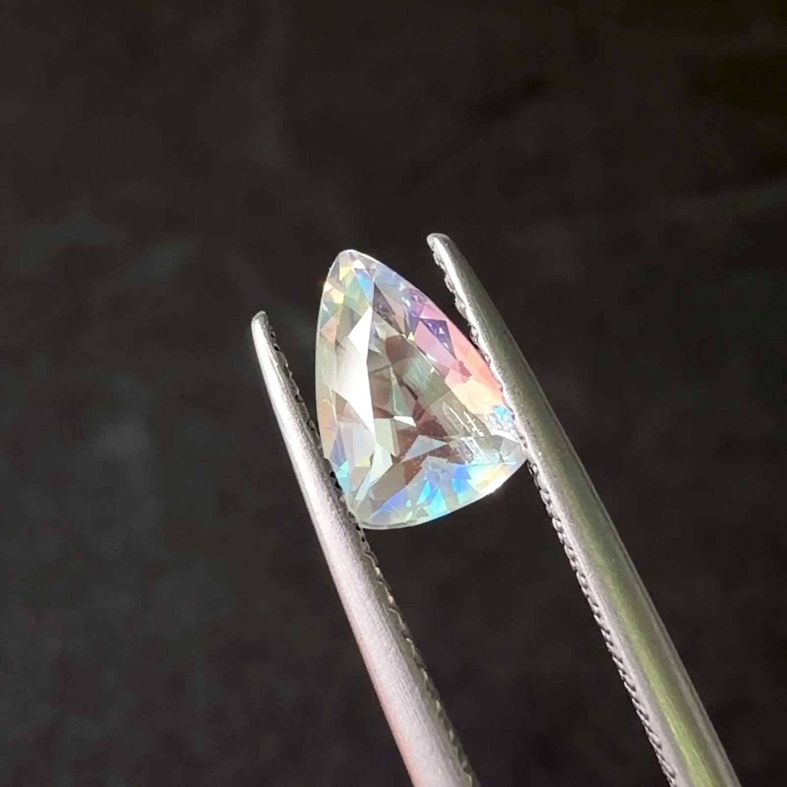 レインボームーンストーン(宝石名ラブラドライト) マダガスカル産 ソ付