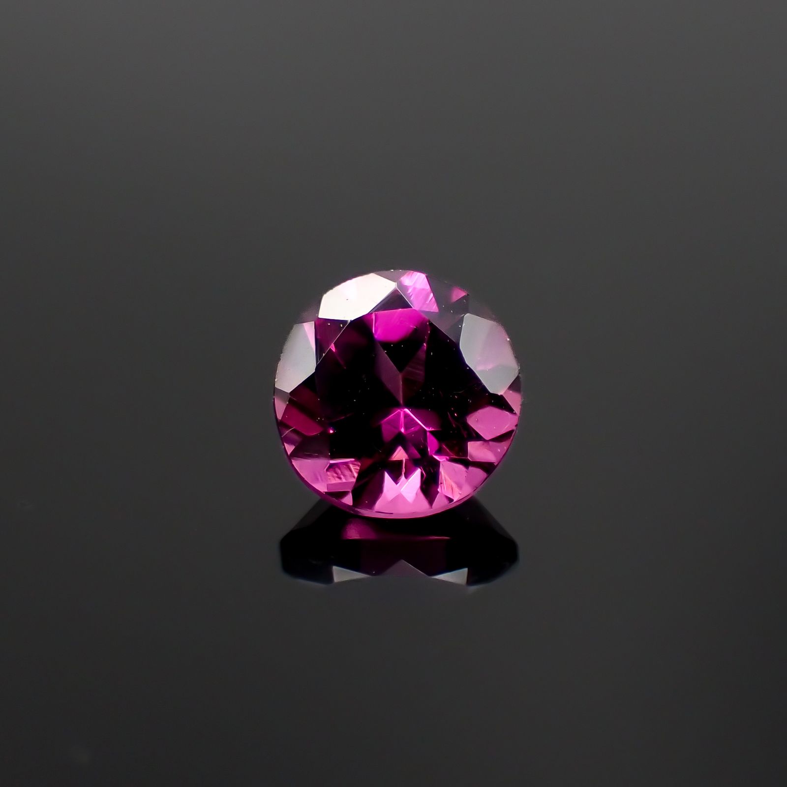 グレープガーネット ブラジル産 0.67ct [250823164]5.1x5mm前後