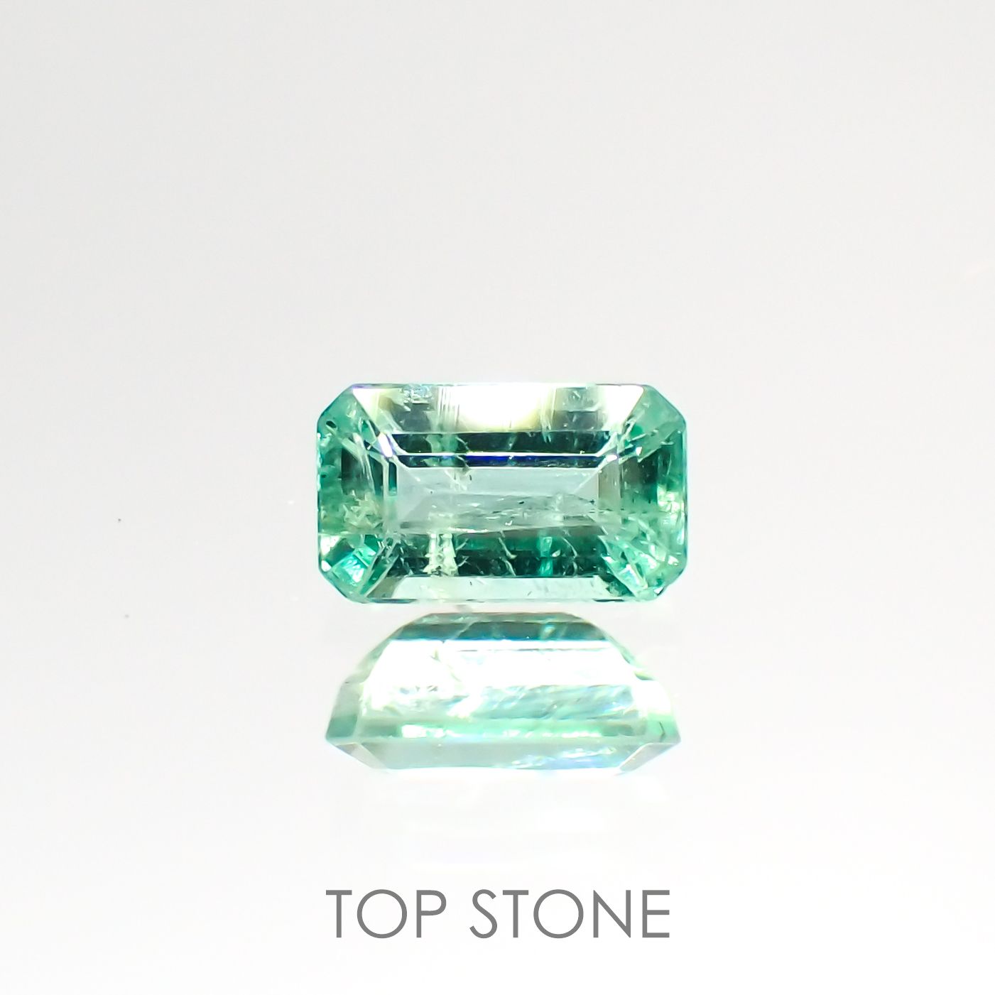 エメラルド(宝石名エメラルド) ザンビア産 0.26ct 識別済[210812998]4.9×2.9mm前後