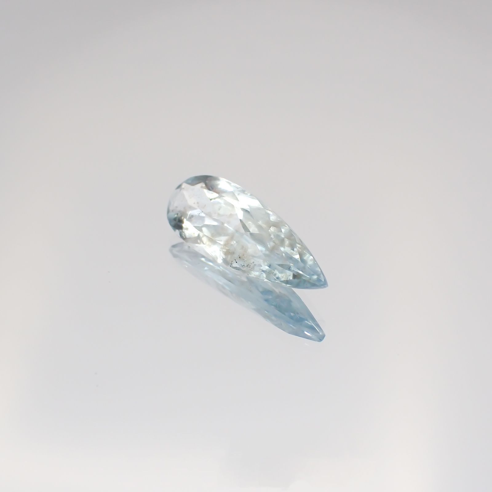 アベンチュリンアクアマリン(宝石名アクアマリン) ナイジェリア産 2.31ct 識別済[210712970]17.4×6.2mm前後
