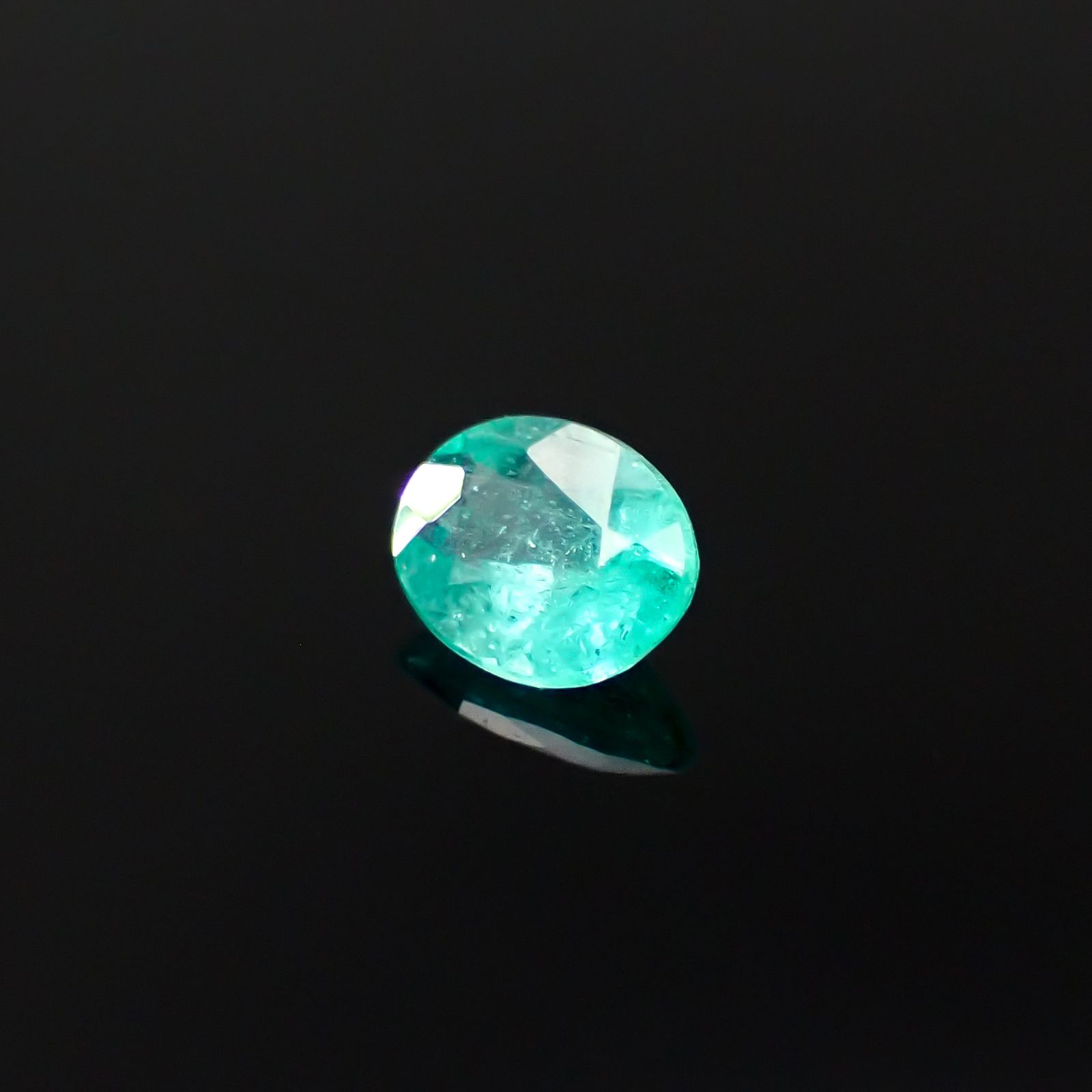 パライバトルマリン ブラジル・パライバ州バターリャ鉱山産 0.17ct[240928739]4.1x3.2mm前後