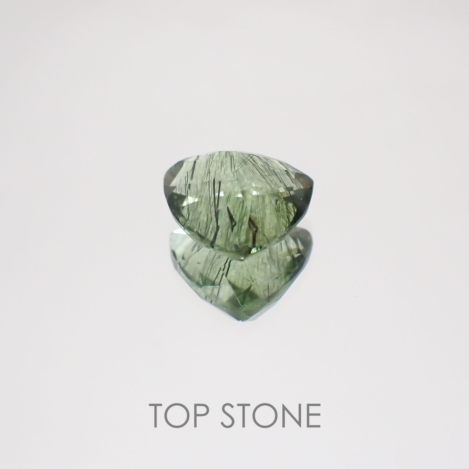 ルドウィジャイトインペリドット パキスタン産 ルース 3.69ct[20128796]10.7×9.3mm前後