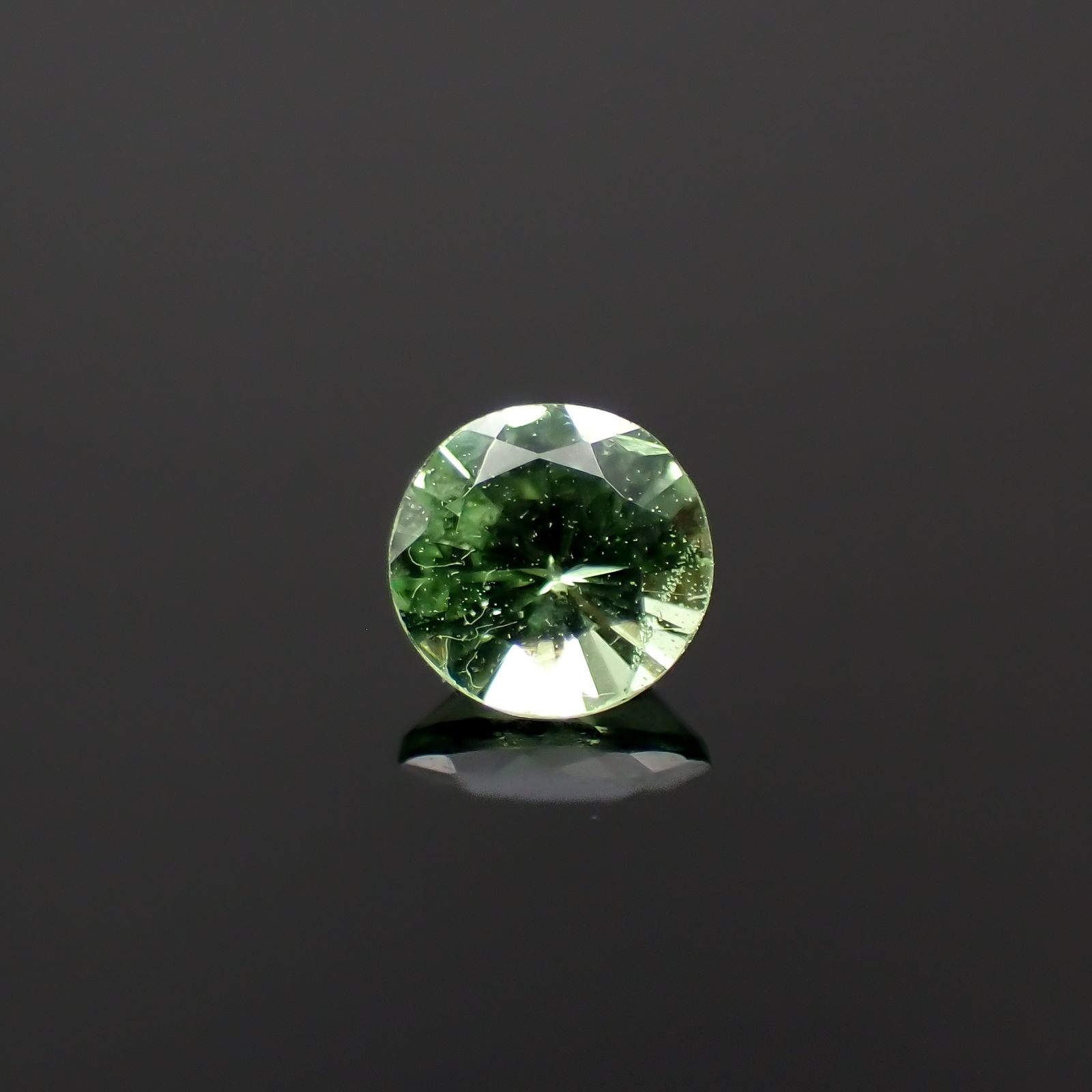 ミントガーネット(宝石名ガーネット)タンザニア産 0.25ct 識別済[230923496]4x4mm前後