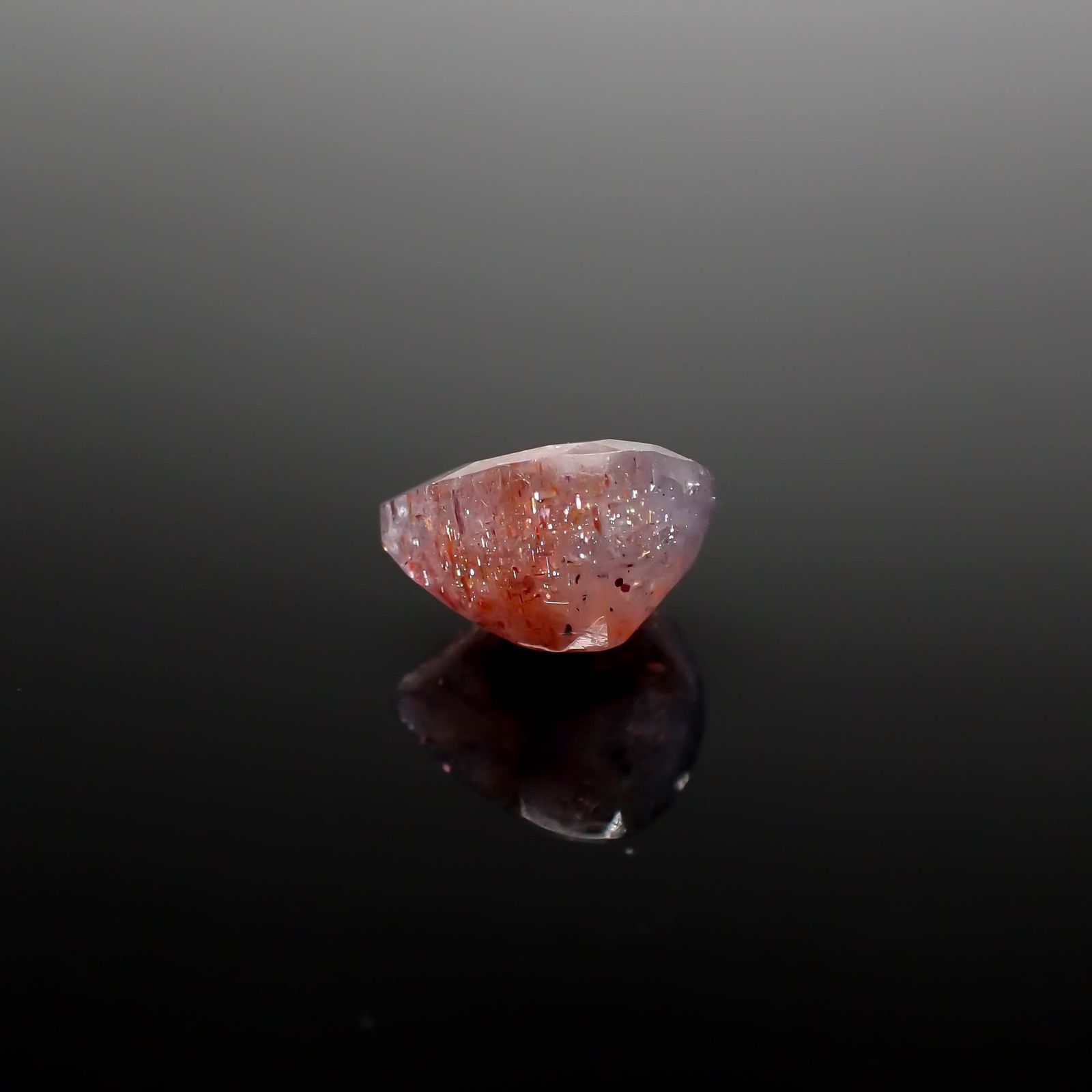 ブラッドショットアイオライト インド産 2.39ct[240125374]9.5x7.9mm前後