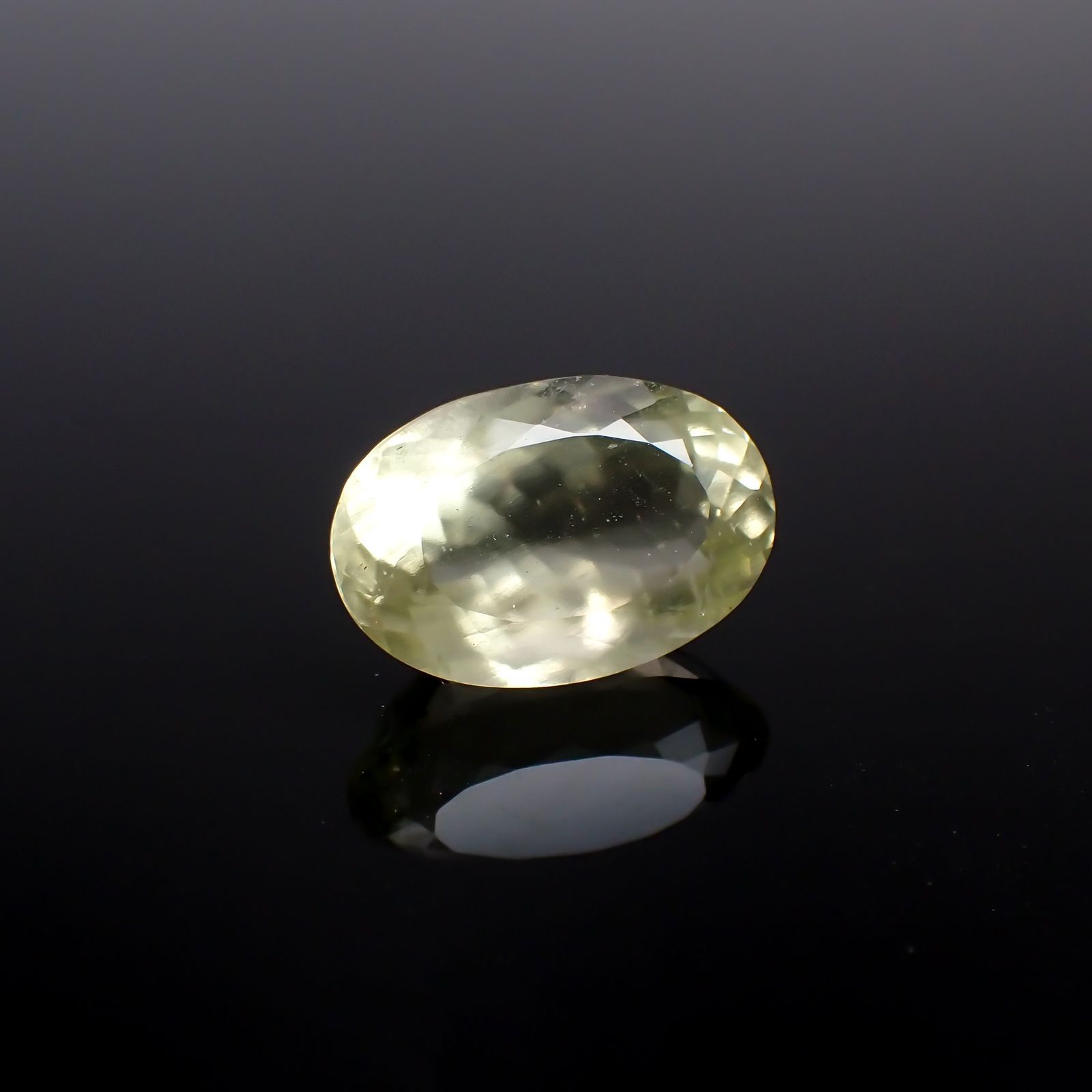 リビアングラス 発見地：エジプト・リビア砂漠 10.69ct[221018191]18.3x12.1mm前後