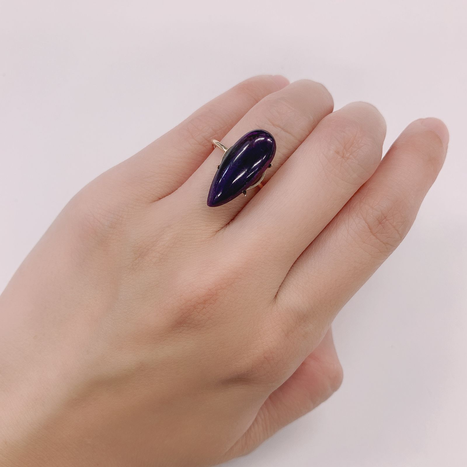 スギライト 南アフリカ産 6.05ct[210812872]19.9×8.4mm前後