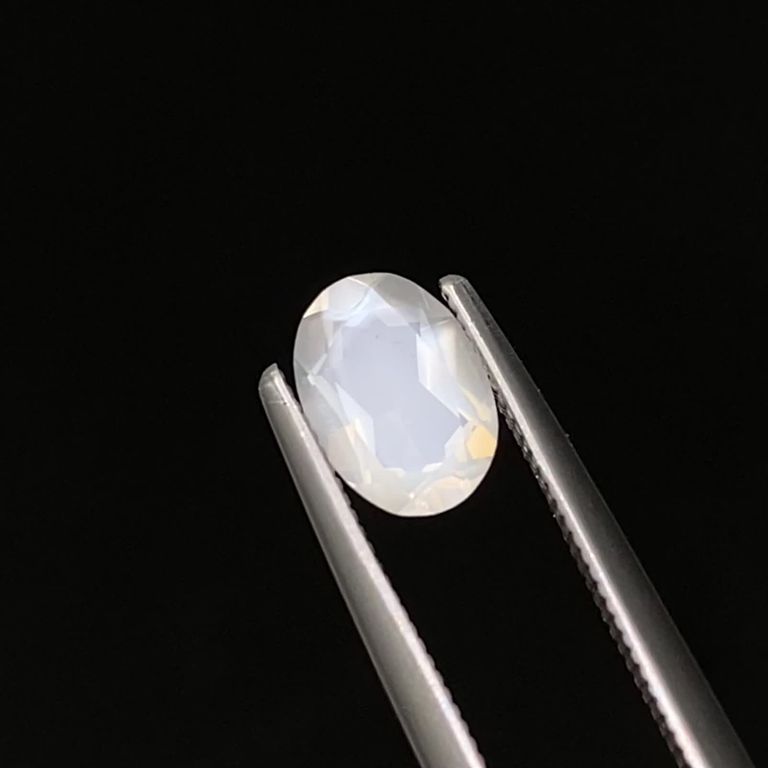 ムーンストーン(宝石名オーソクレース)インド/スリランカ産 0.65ct  