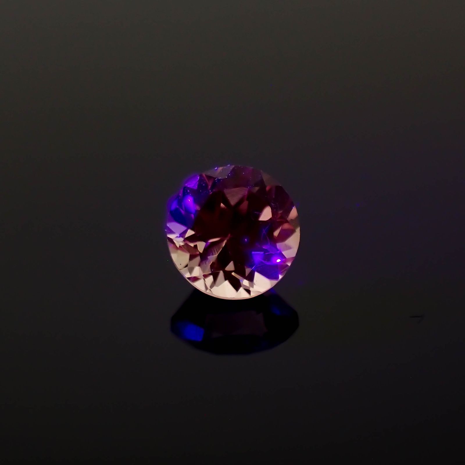 価格交渉可 ドラゴンガーネット タンザニア産 0.96ct6.9x4.9mm前後-