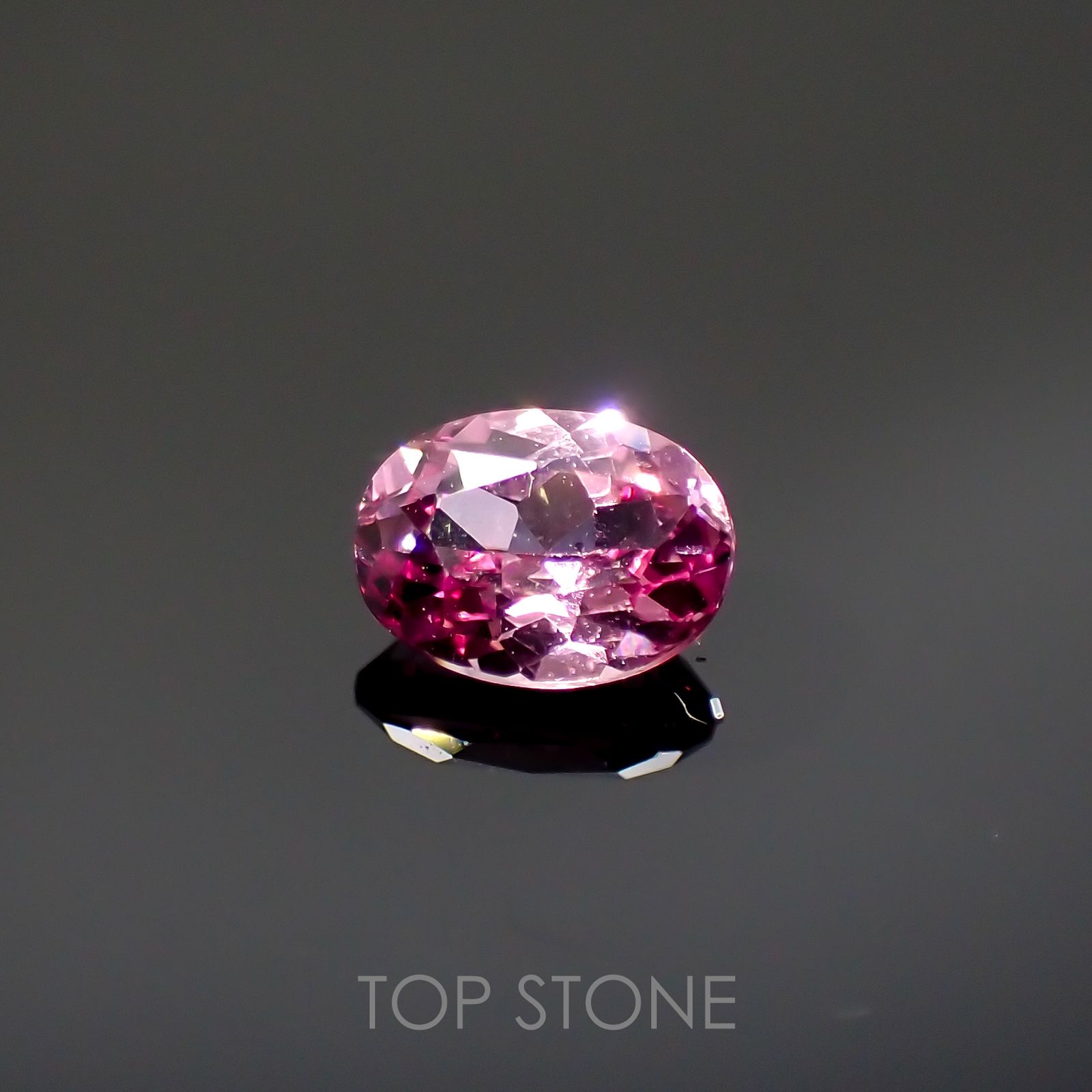 カラーシフトマラヤガーネット(宝石名ガーネット)タンザニア産 0.51ct 識別済[220115020]5.4x4mm前後