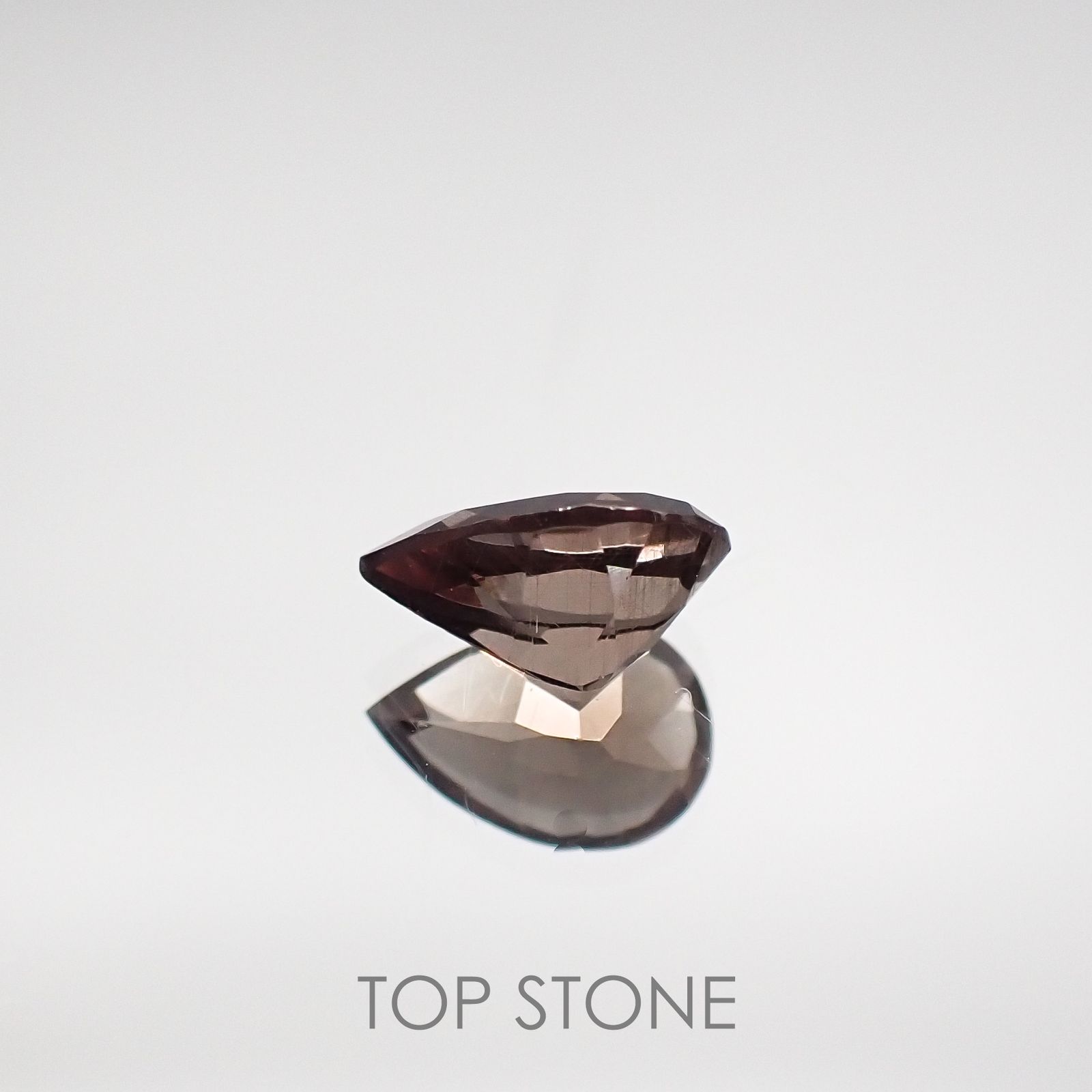 カラーチェンジガーネット タンザニア・マダガスカル産 ルース 0.52ct[210611192]6.2×4mm前後