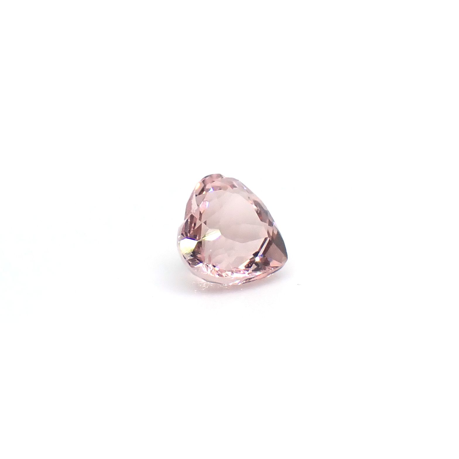 モルガナイト ブラジル産 0.79ct / 5.5x6.3mm前後 [260632307]