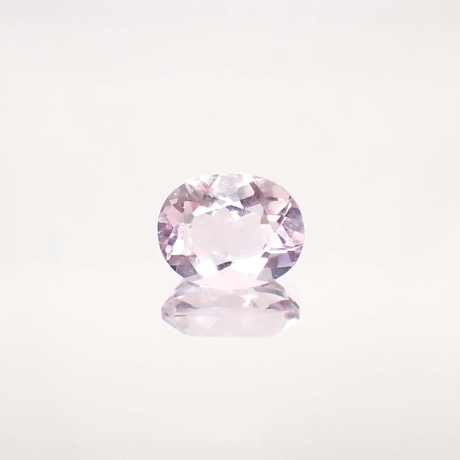 ピンクフローライト(宝石名フルオライト)ブラジル産 3.56ct 識別済[220115136]10.3x8.2mm前後