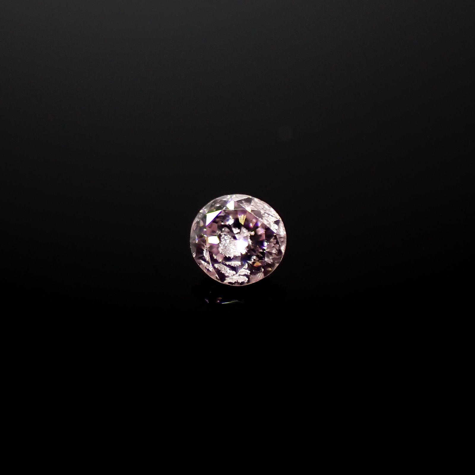 ピンクダイヤモンド(宝石名ダイアモンド I-1/FANCY LIGHT PINK) 0.041ct ソ付(CGL)[240326634]2.15x2.22mm前後
