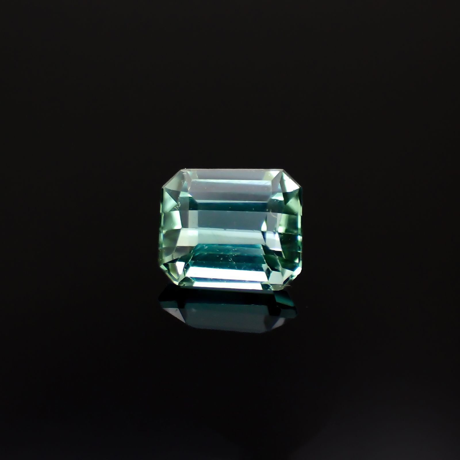 ブルーグリーントルマリン(宝石名トルマリン)ルワンダ産 識別済 0.93ct / 6x5.1mm前後 [221118986]