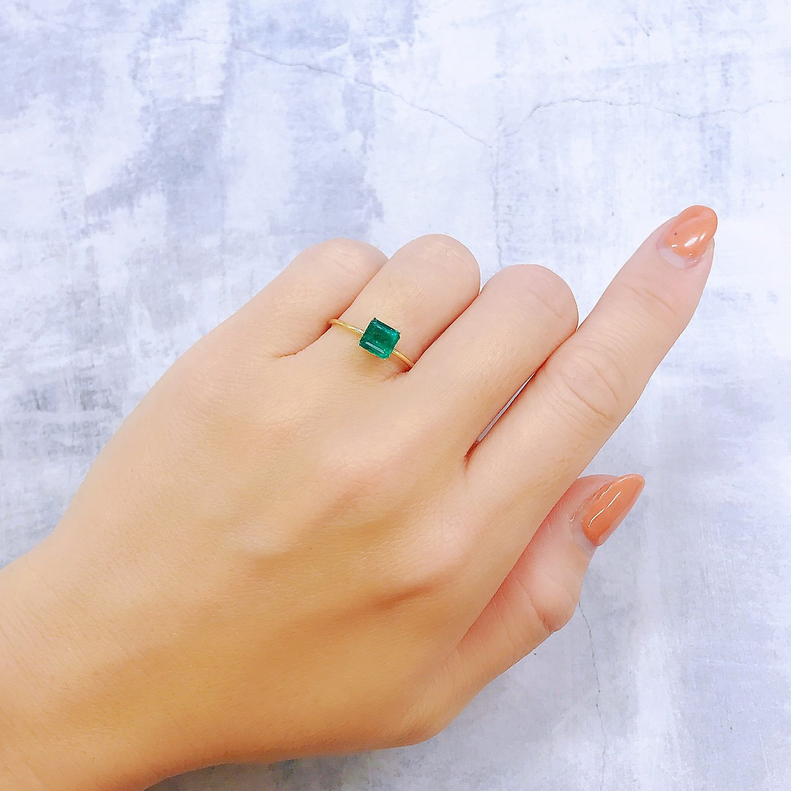 エメラルド(宝石名エメラルド)コロンビア産 0.98ct 識別済[221018883]5.9x5.7mm前後