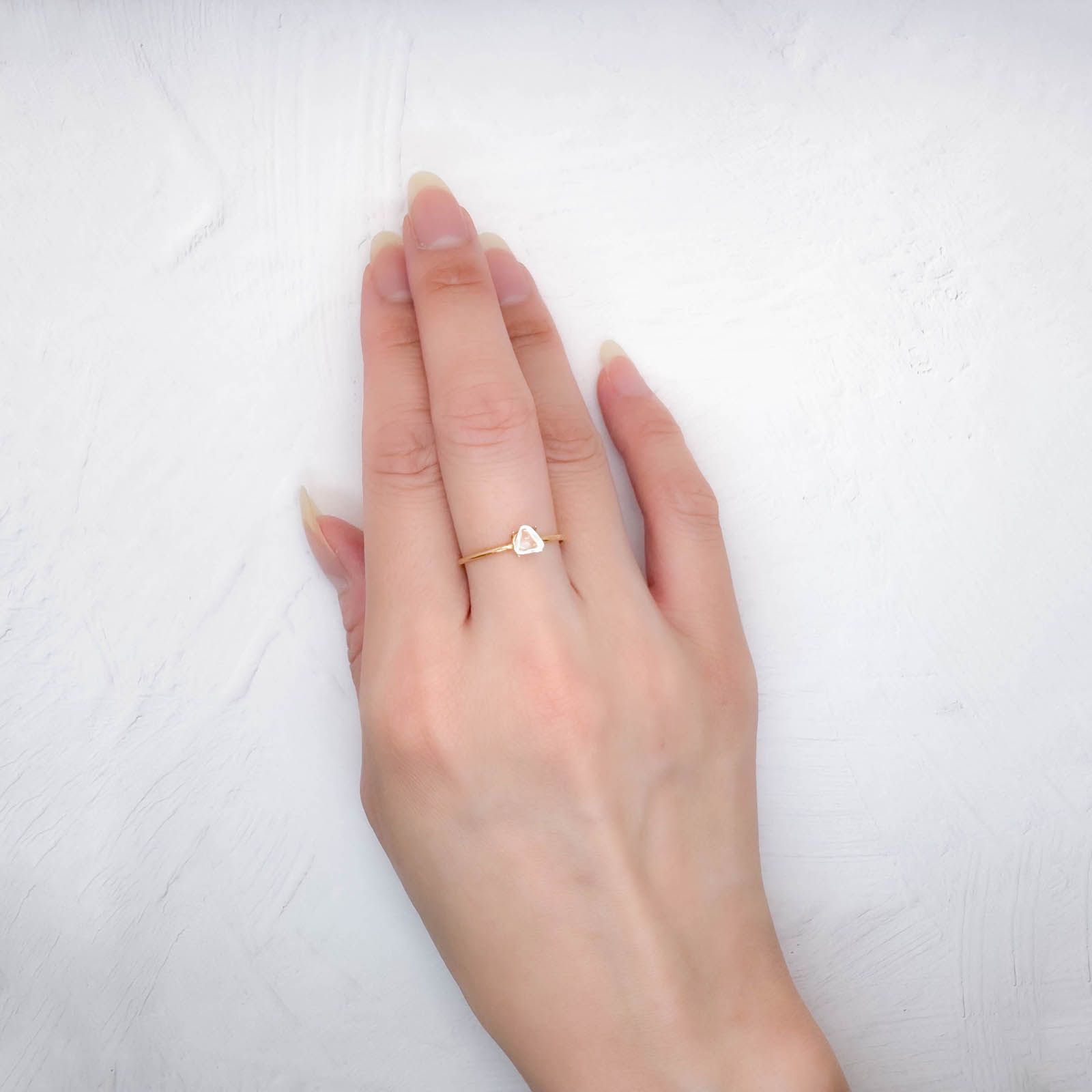 ◇バフトップカット◇レインボームーンストーン(宝石名ラブラドライト)マダガスカル産 識別済 0.41ct / 4.5x4.8mm前後 [250931040]