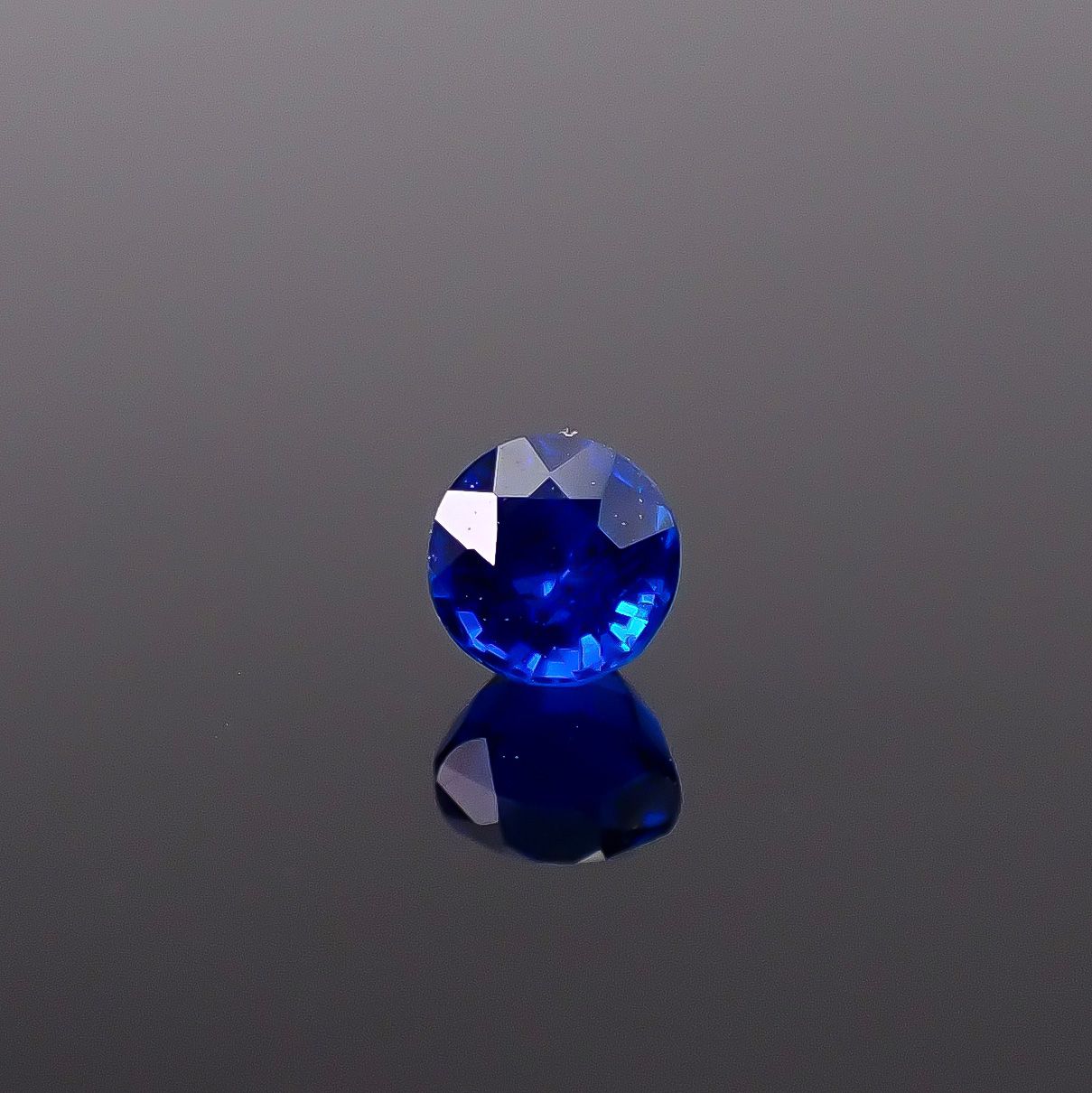 アウイナイト フルオレッセンス ドイツ産 0.18ct / 3.3x3.3mm前後 [260131498]