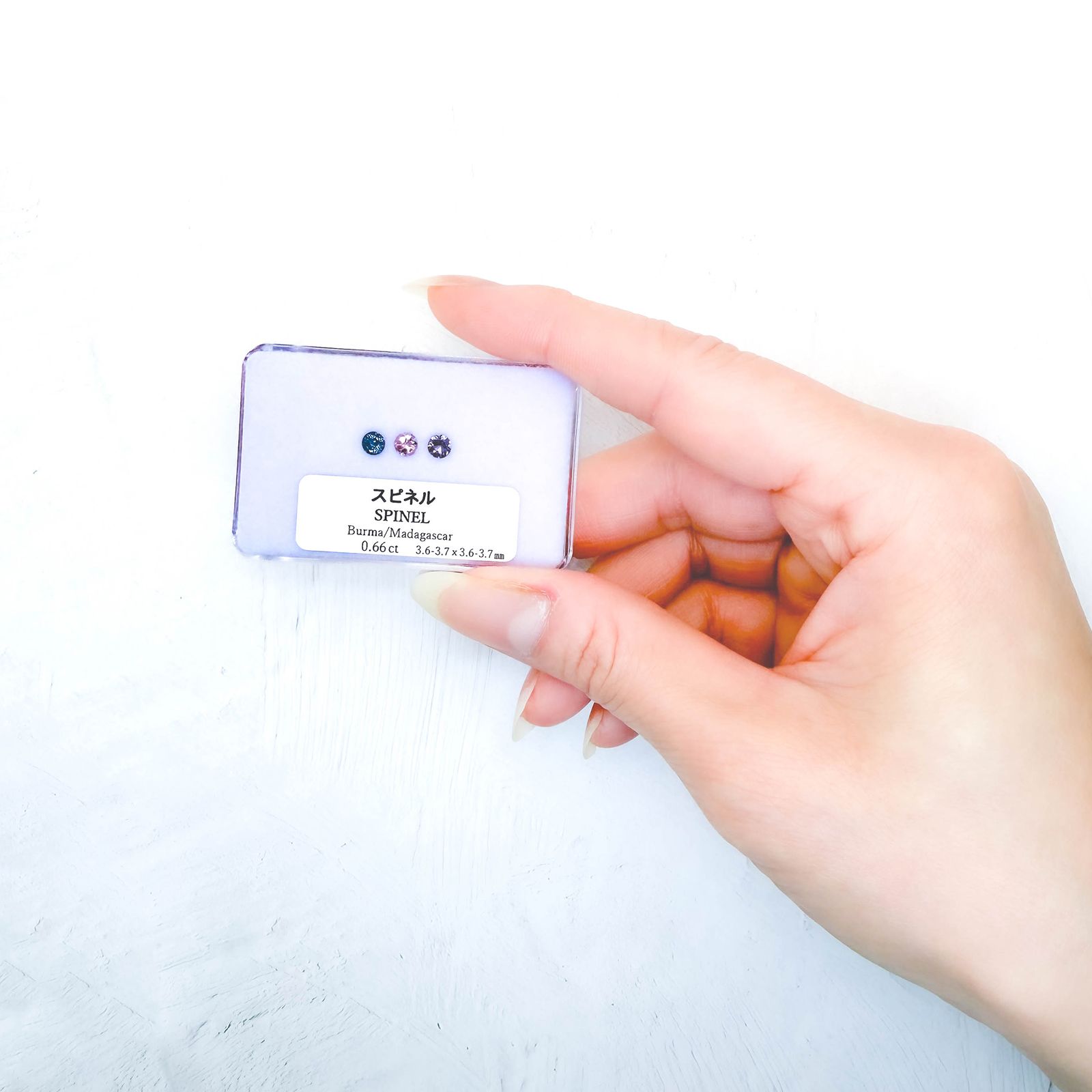 スピネル カラーグラデーション3個セット ビルマ/マダガスカル産 0.66ct(3pcs合計) / 3.6-3.7x3.6-3.7mm前後 [260331901]