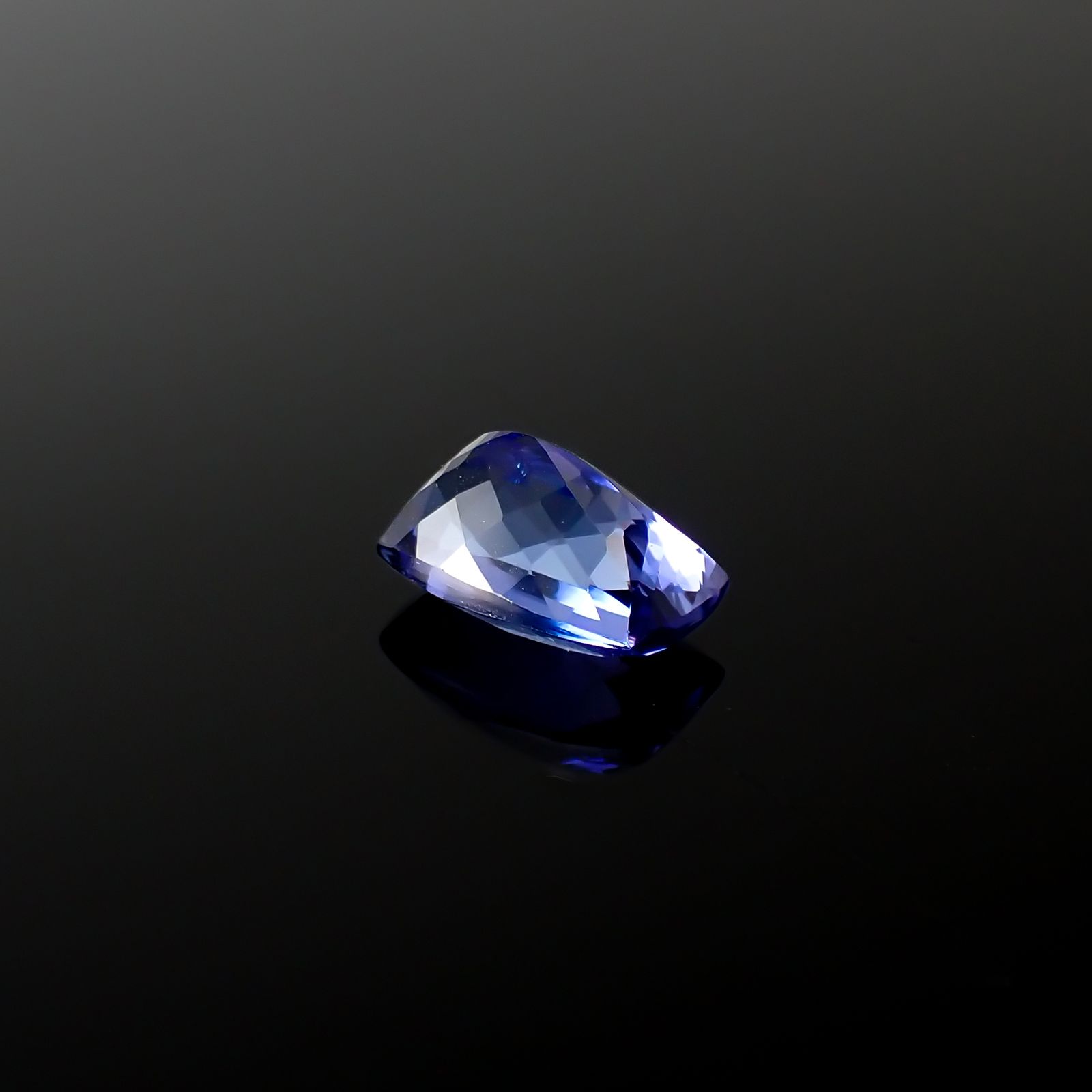 タンザナイト(宝石名タンザナイト)タンザニア産 4.40ct 識別済[240427272]11.3x7.3mm前後