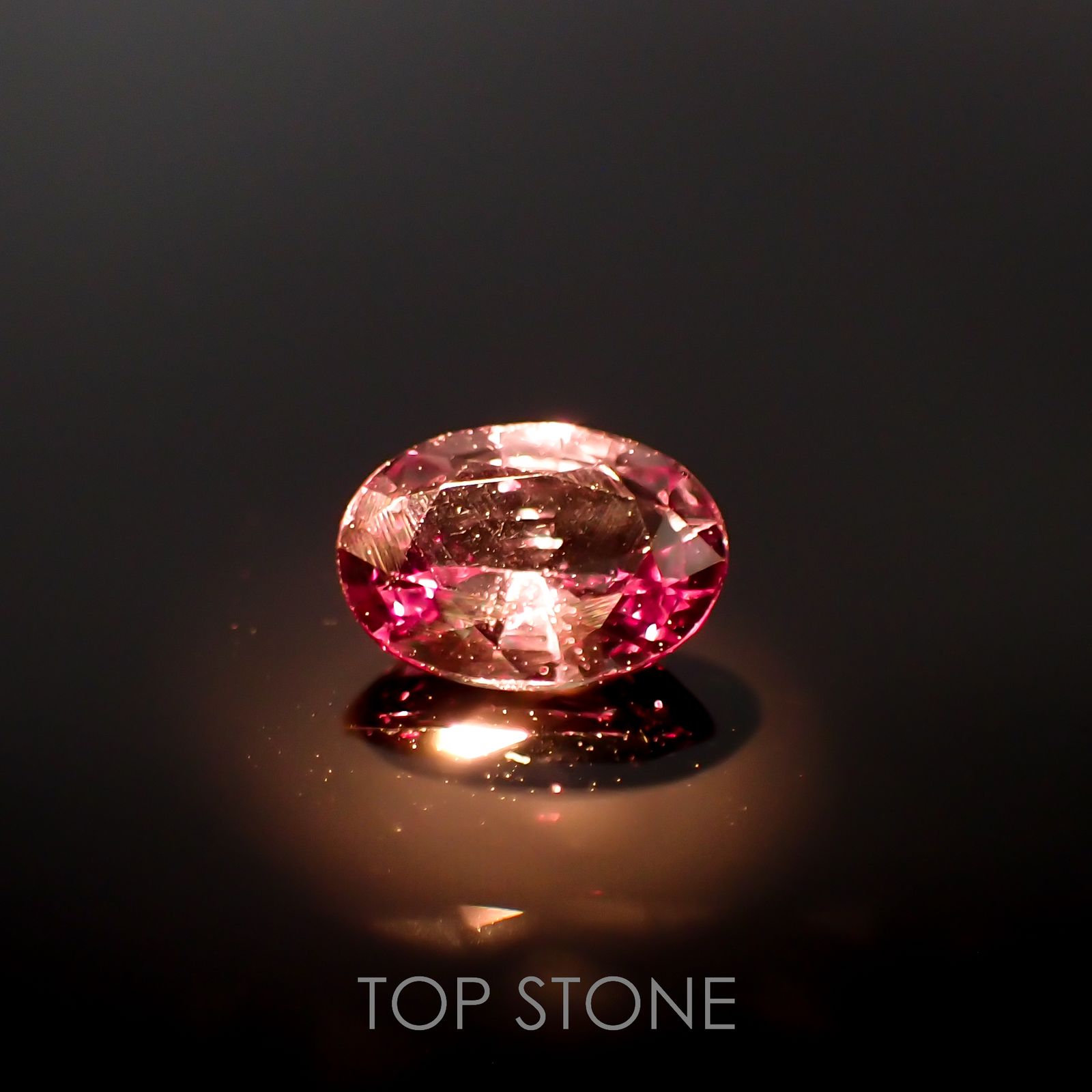 カラーチェンジガーネット アレキタイプ(宝石名ガーネット)マダガスカル・ベキリー産 0.70ct 識別済[220716950]6.5x4.6mm前後
