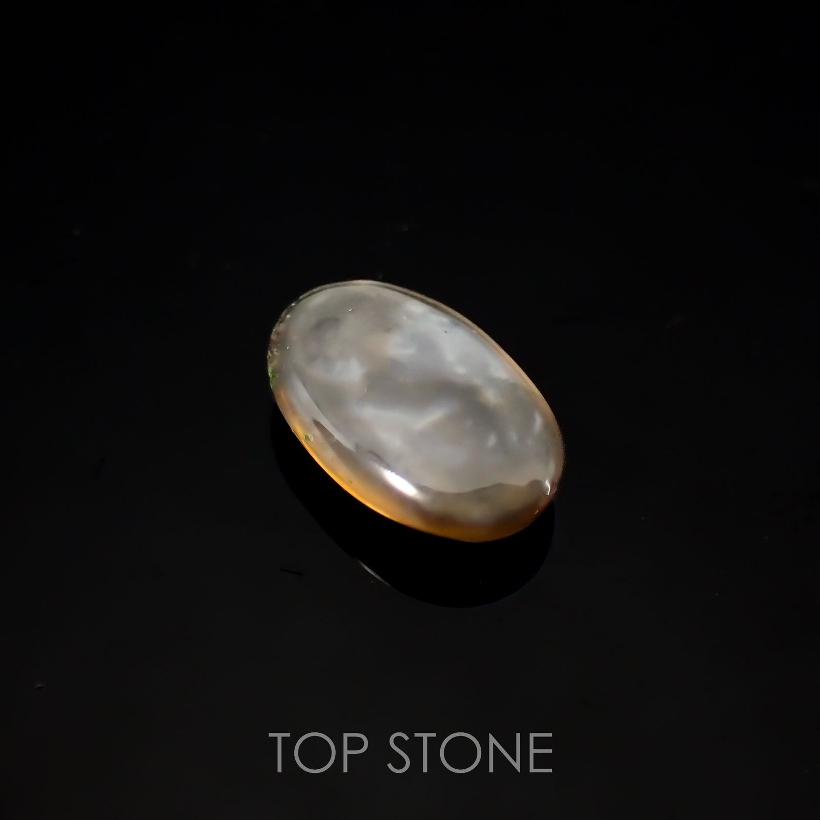 ブラックオパール(宝石名ブラック・オパール)オーストラリア産 0.74ct 識別済[220717013]8.8x5.8mm前後