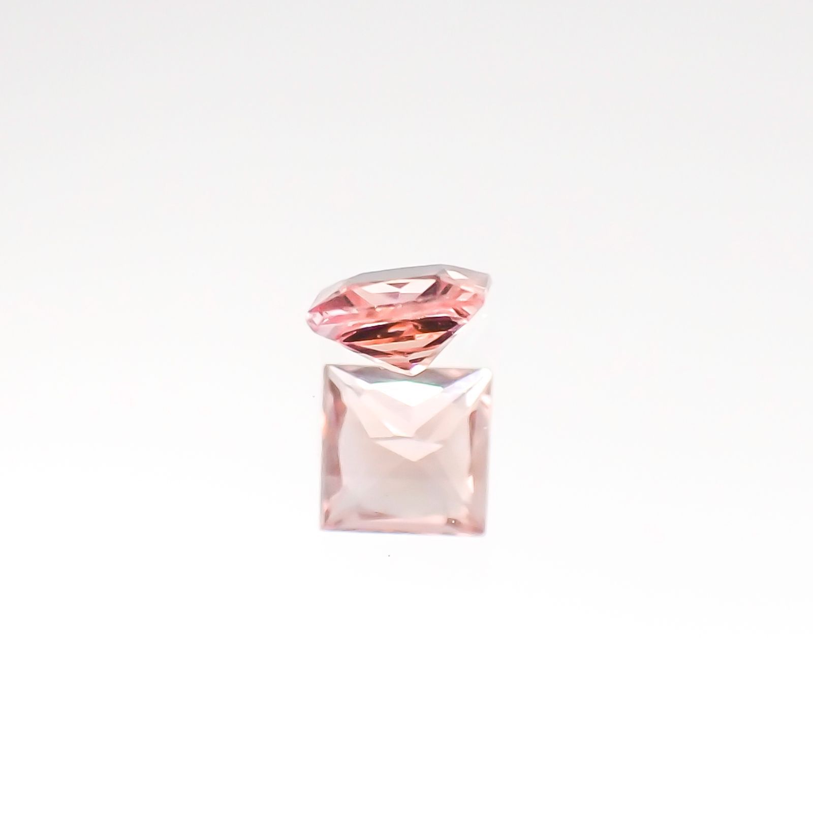 ◇プリンセスカット◇パパラチャサファイア ソーティング付き スリランカ産 ルース 0.09ct[20116956]2.52×2.47mm前後