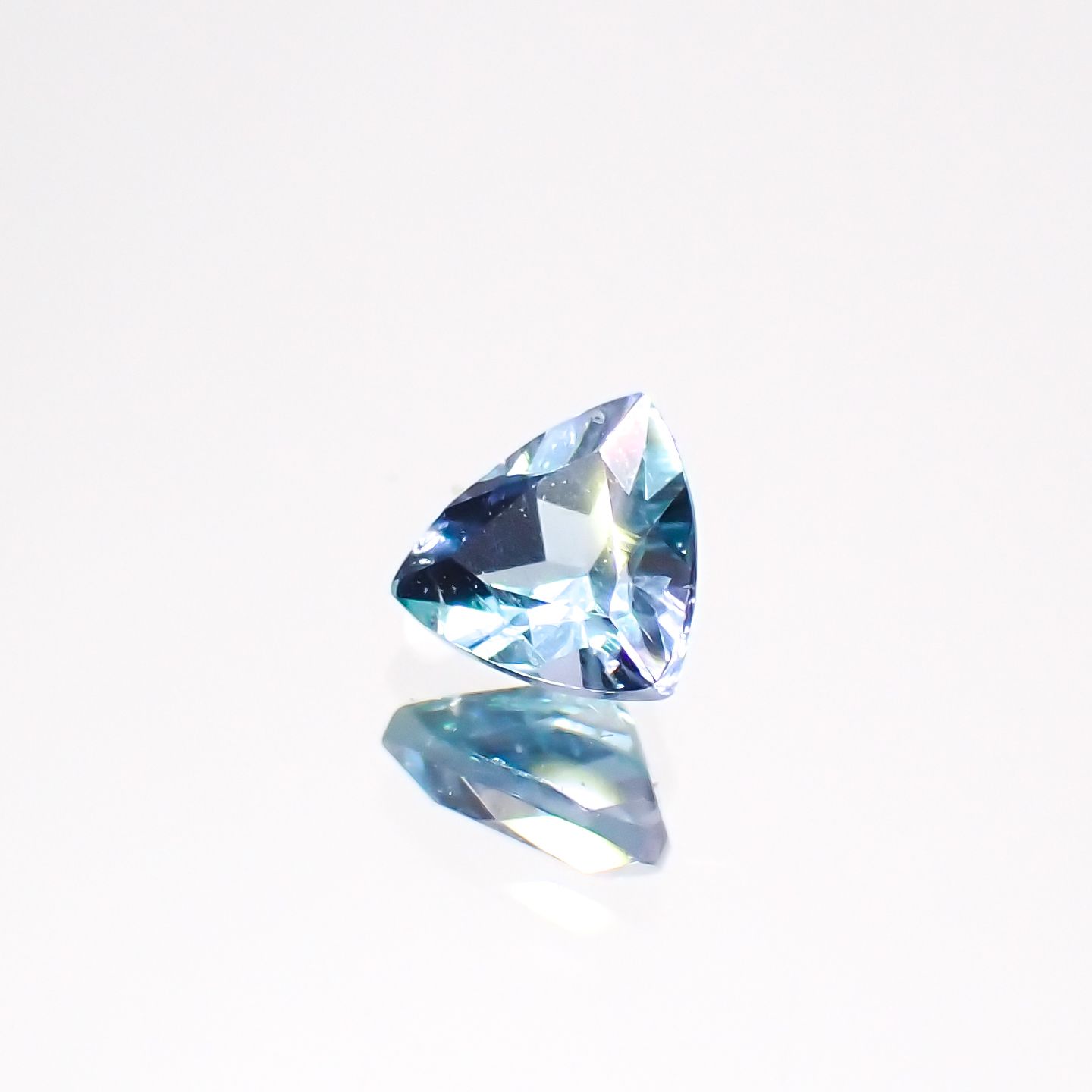 ブルーコーネルピン タンザニア産 0.23ct[231224497]4x4mm前後