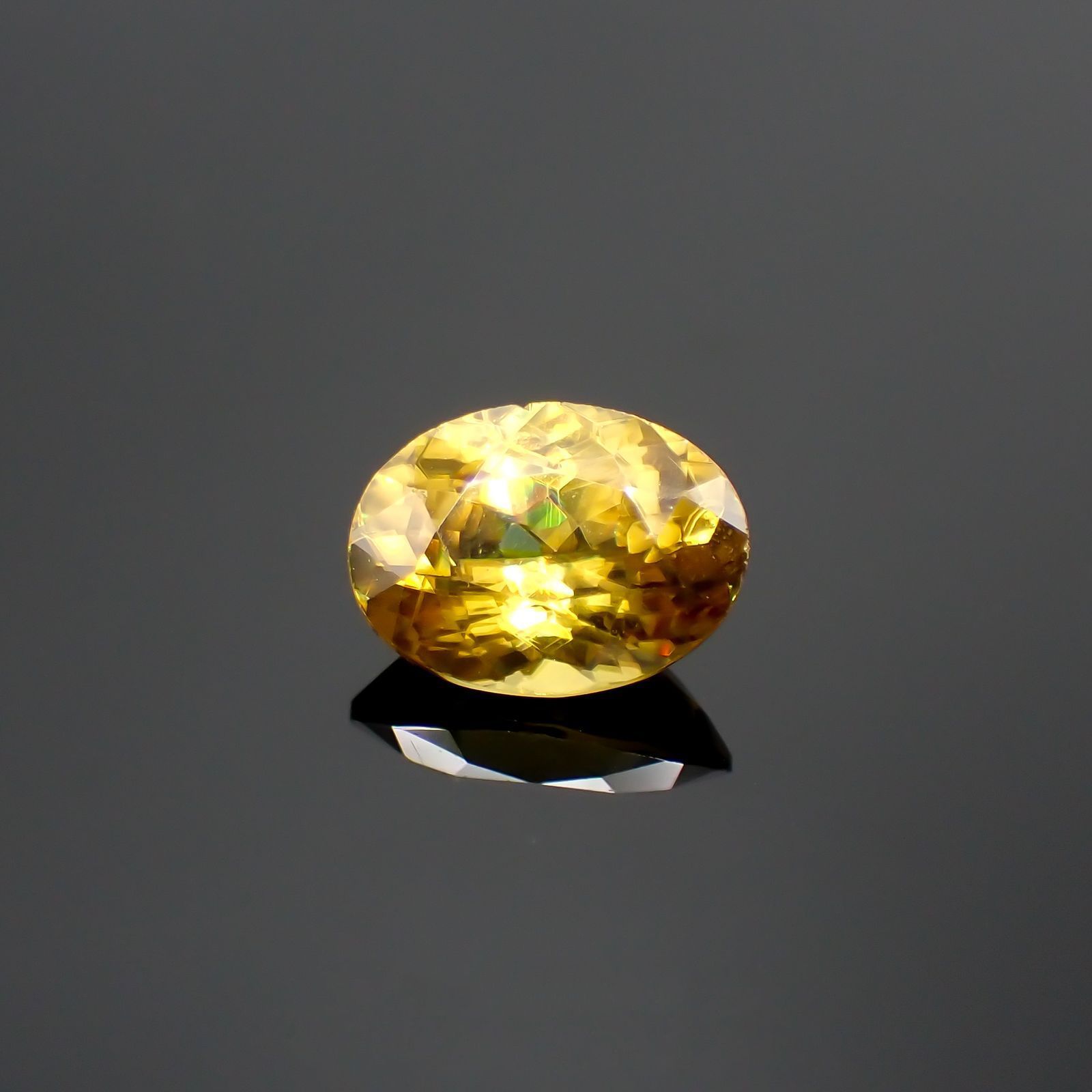 ゴールデンスフェーン(宝石名スフェーン) マダガスカル産 1.27ct 識別済[210812761]7.8×5.8mm前後