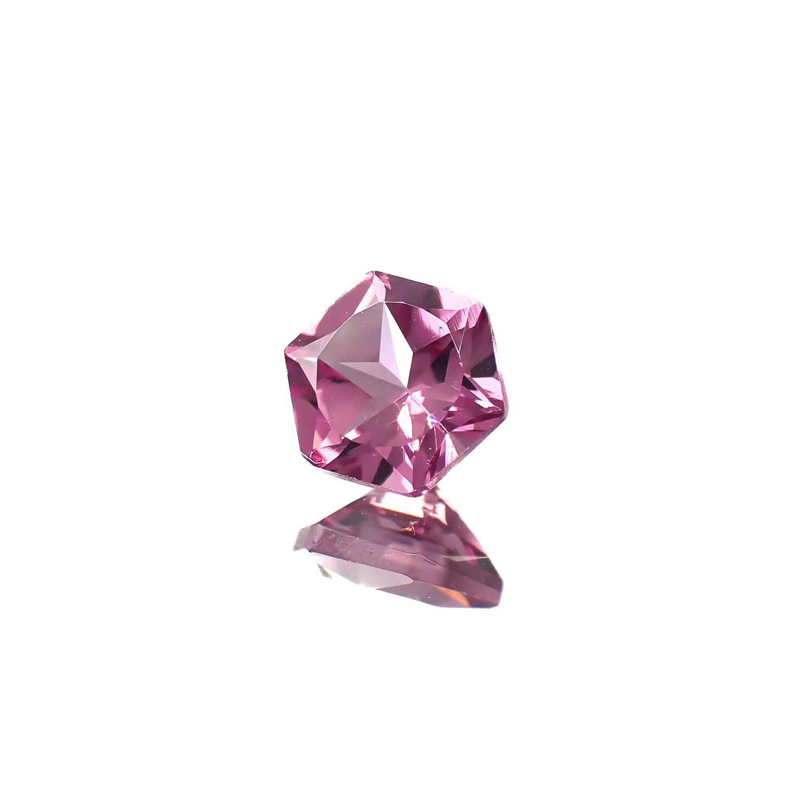 ◇ヘキサゴンカット◇カラーシフト マラヤガーネット(宝石名ガーネット)タンザニア産 0.73ct 識別済[220817564]5.1x5mm前後