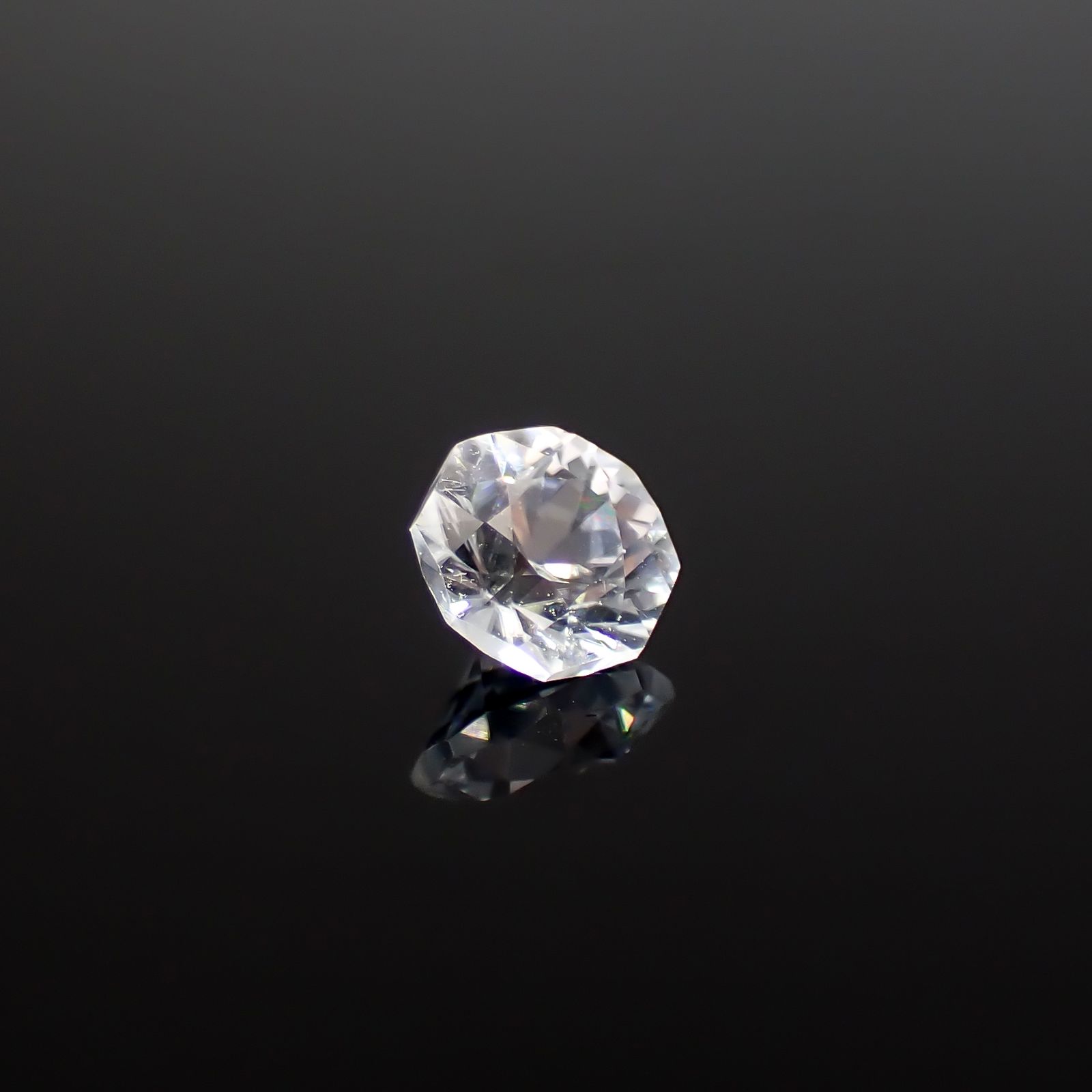 ◇オクタゴンカット◇カラーレスジルコン(宝石名ホワイト・ジルコン)スリランカ/カンボジア産 識別済 0.89ct / 5.1x5mm前後 [251231384]