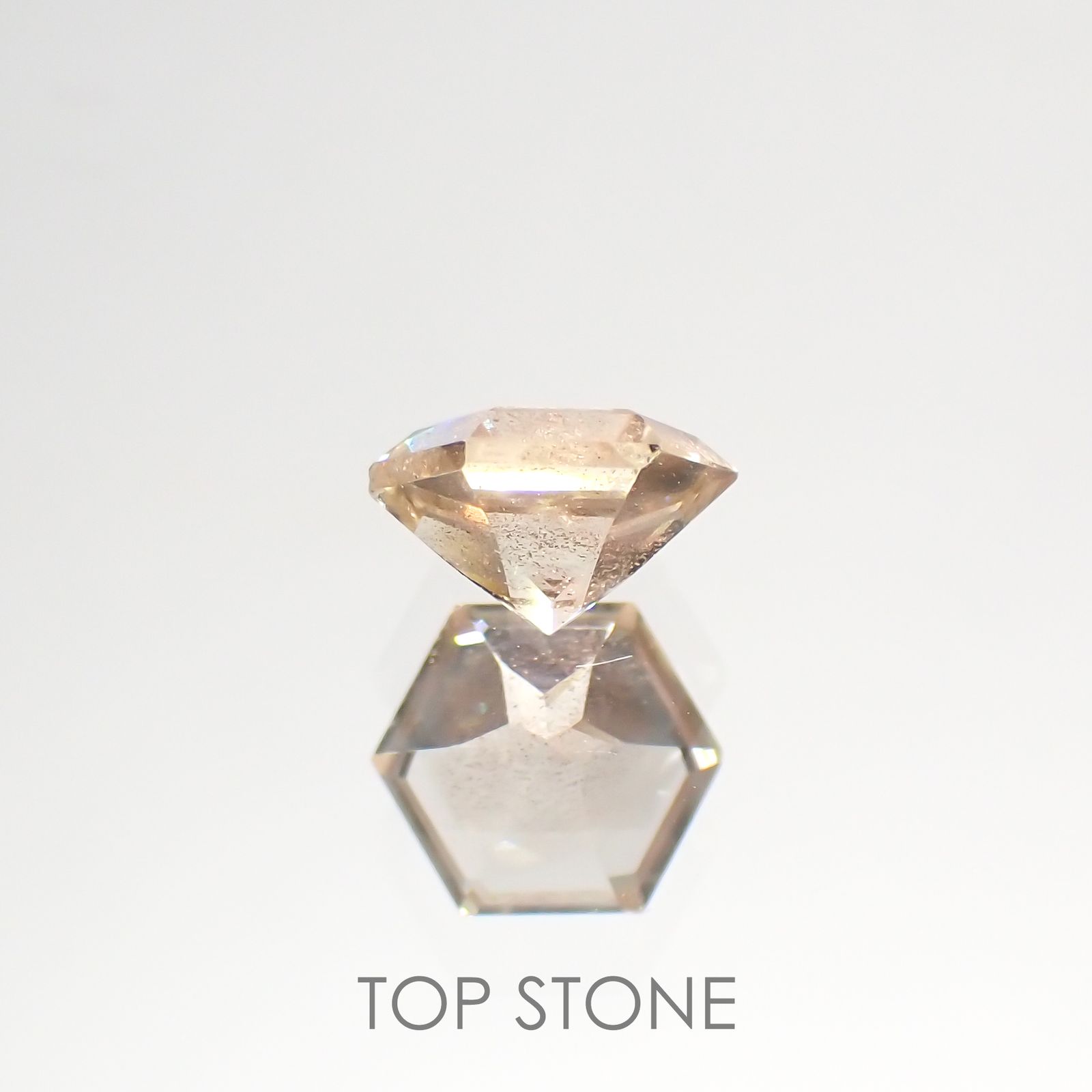 ◇ヘキサゴンカット◇オレゴンサンストーンSA(宝石名ラブラドライト) アメリカ・オレゴン州産 0.47ct 識別済[21019533]5×5mm前後