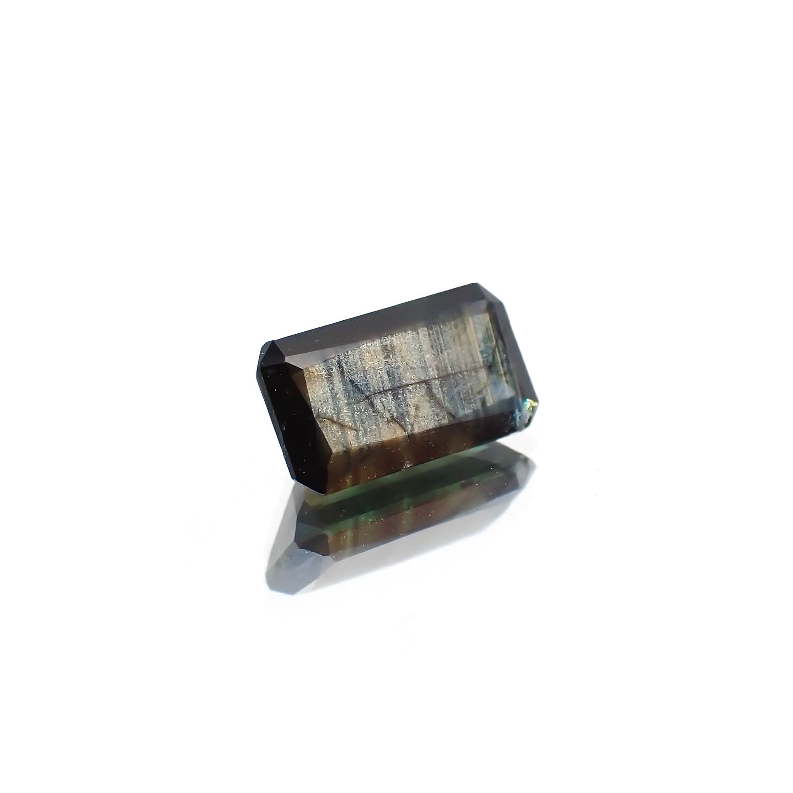 ゴールドシーンサファイア 非加熱(宝石名シーン・サファイア) ケニア産 ソ付(彩珠) 1.916ct / 8.9x5mm前後 [210310351]