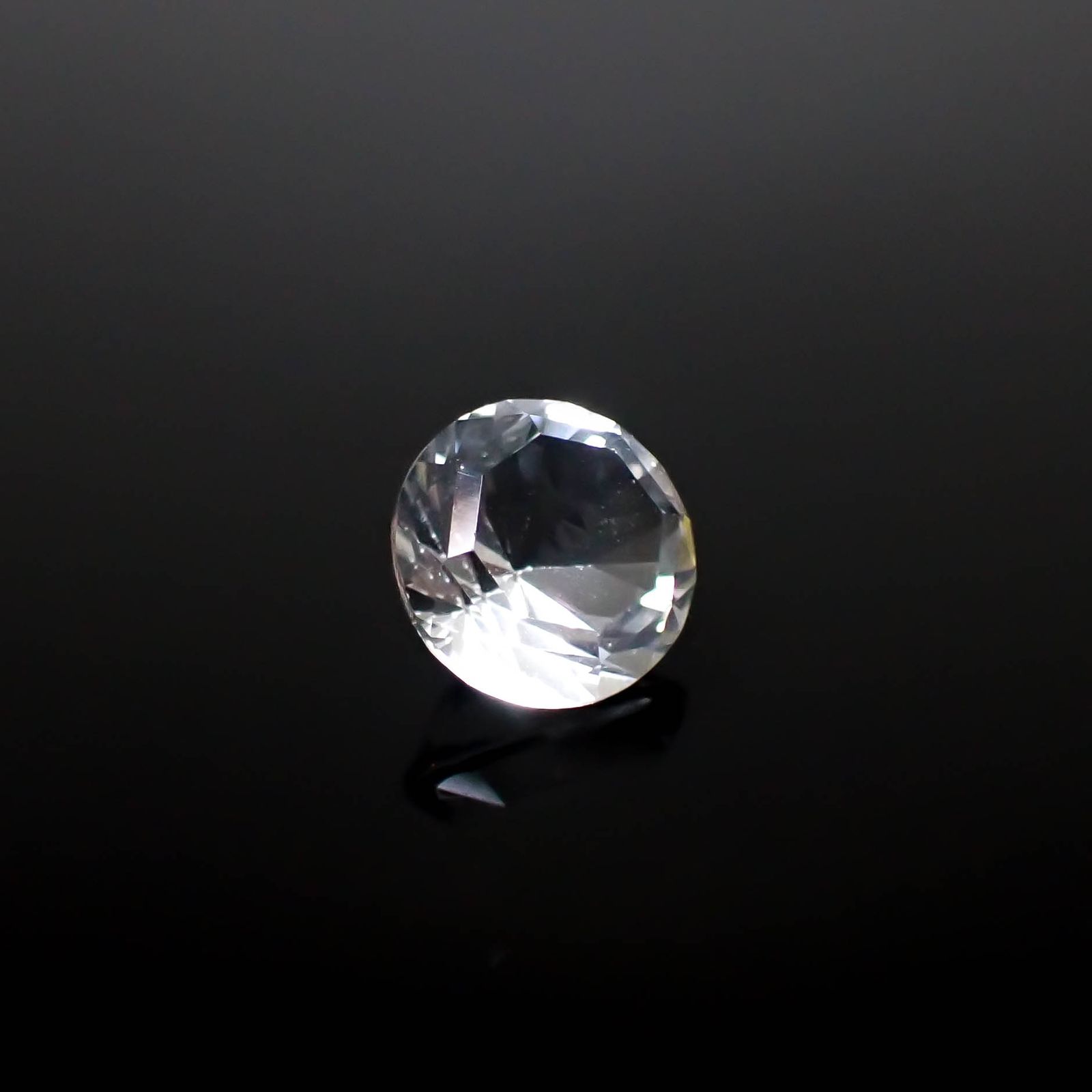 カラーレスフローライト フルオレッセンス イギリス産 3.04ct [250430155]8.8x8.7mm前後