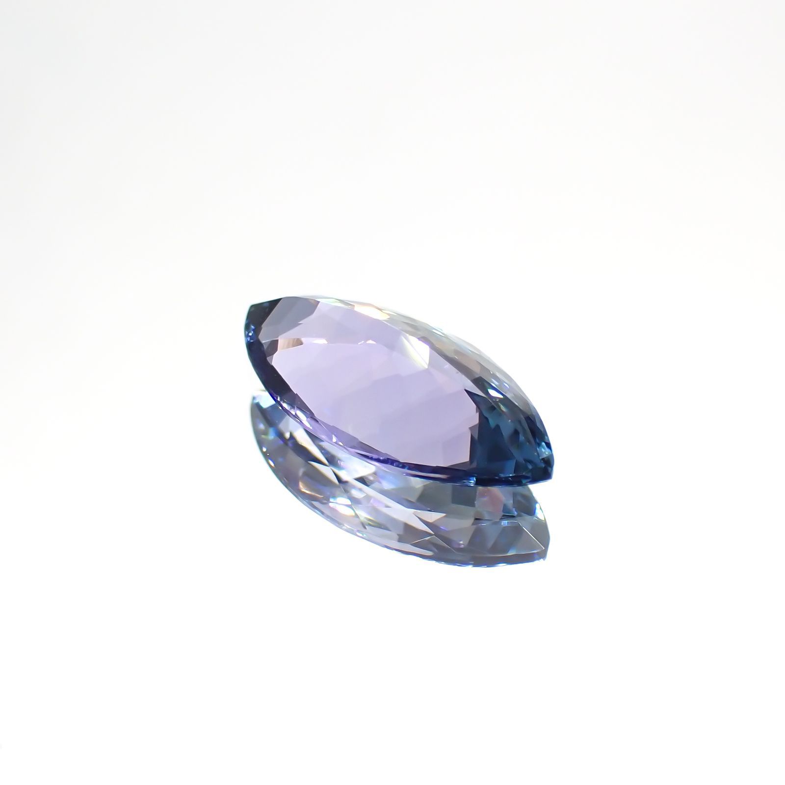 パーティカラータンザナイト(宝石名タンザナイト) タンザニア産 1.221ct ソ付(彩珠)[210310102]11×5.6mm前後