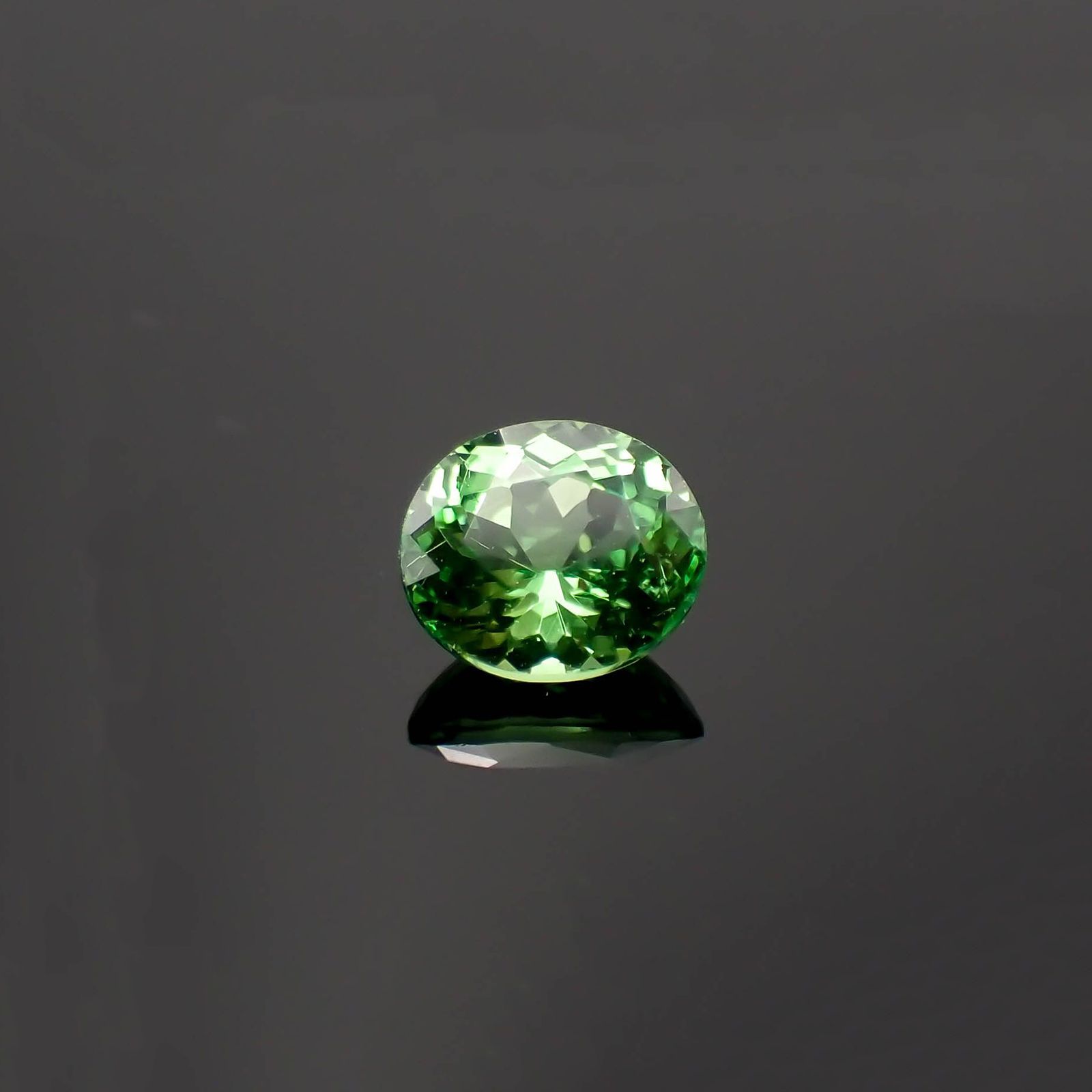 ミントガーネット(宝石名グリーン グロッシュラー・ガーネット)タンザニア産 0.36ct 識別済[230119973]4.6x4mm前後