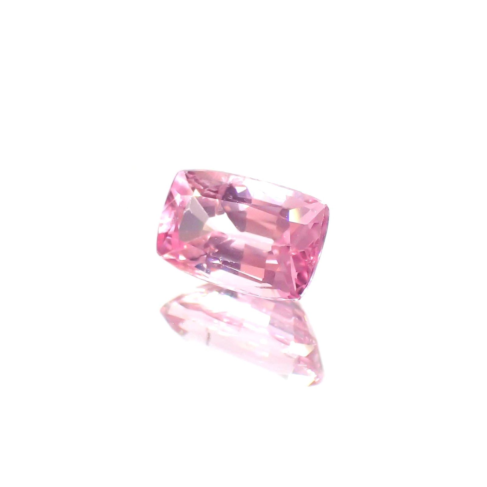 ピンクスピネル(宝石名ピンク・スピネル)タンザニア産 ソ付(彩珠) 1.179ct / 7.5x4.7mm前後 [260222573]