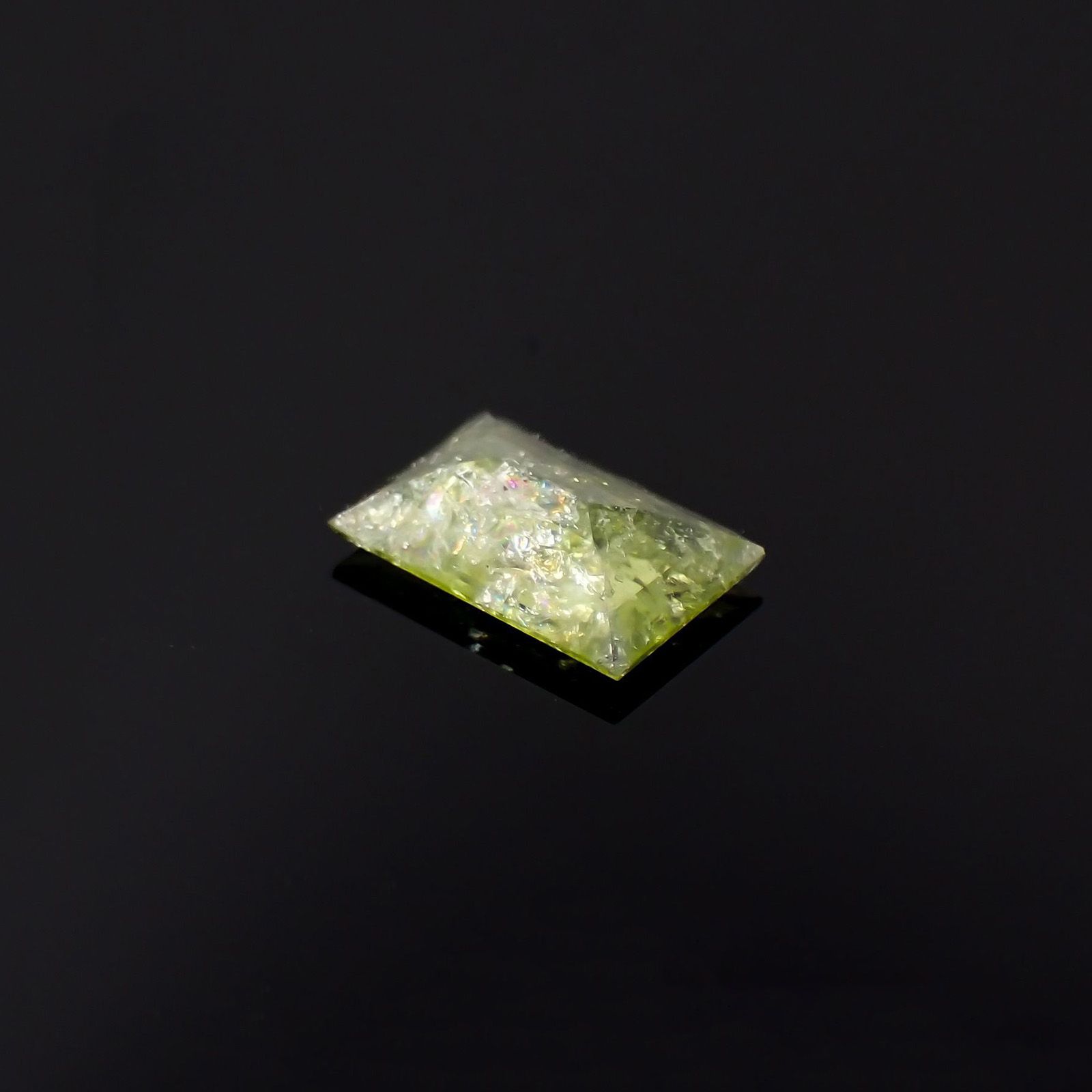 イリデッセンスクロムトルマリン(宝石名トルマリン)ケニア産 識別済 0.60ct / 7.2x4.6mm前後 [221119093]