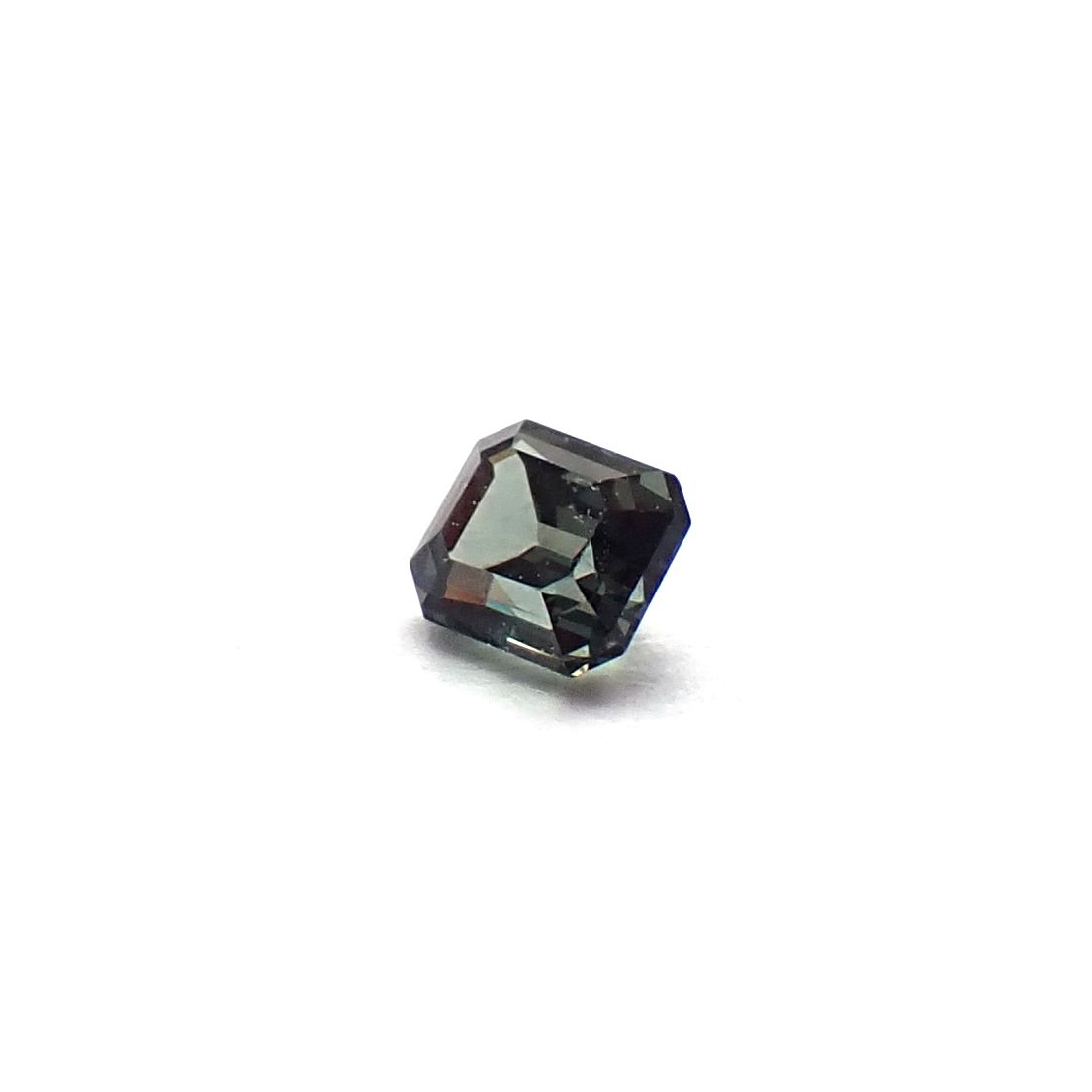 ベキリーブルーガーネット（カラーチェンジガーネット アレキタイプ） マダガスカル・ベキリー産 0.10ct / 2.6x2.2mm前後 [260732461]