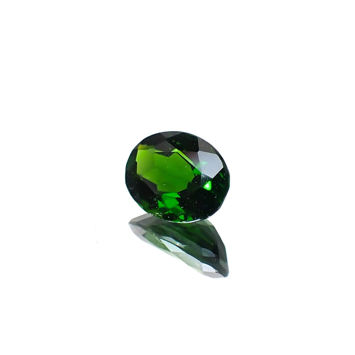 クロムダイオプサイド(宝石名クロム・ダイオプサイド)ロシア産 0.71ct 識別済[250430273]6.8x4.9mm前後