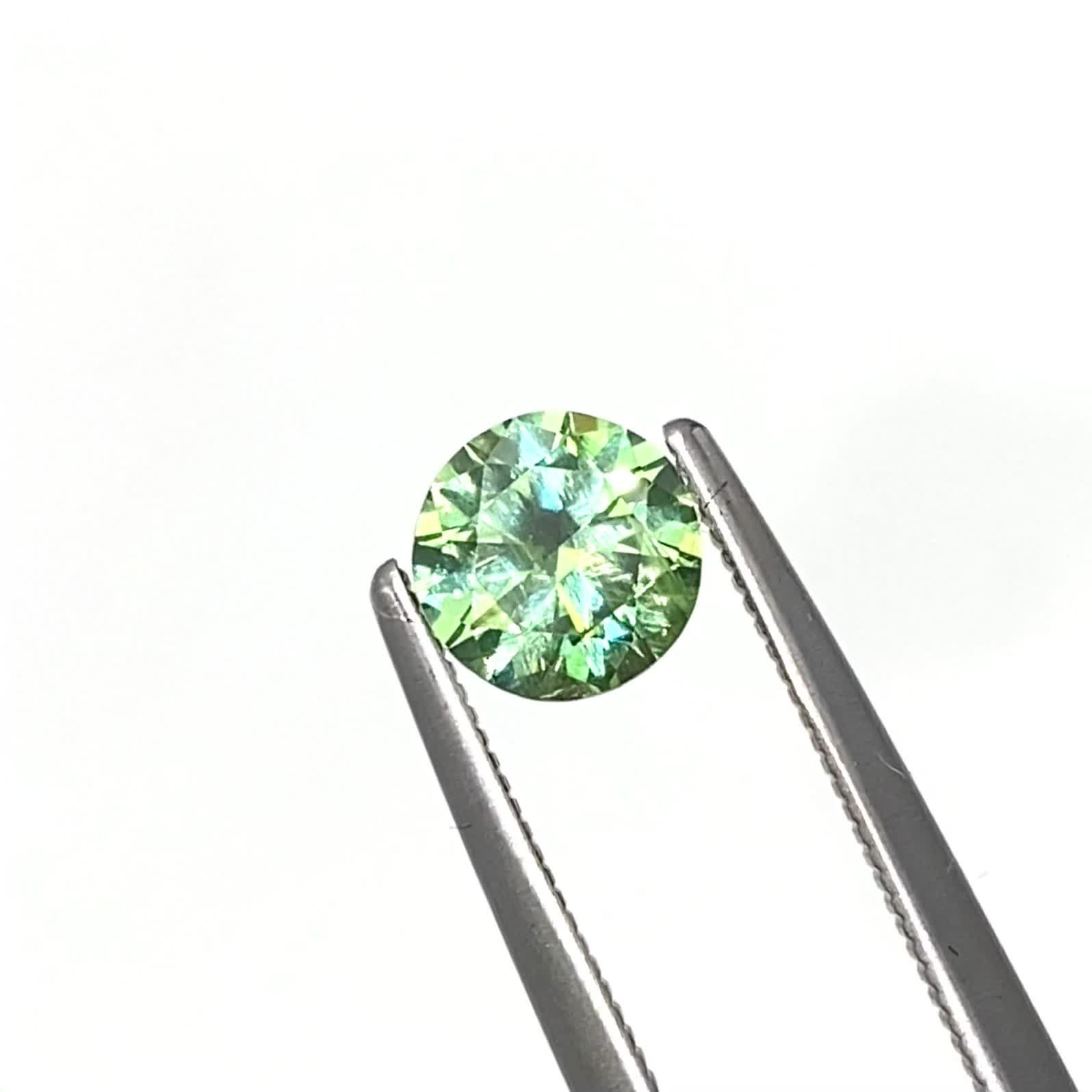 デマントイドガーネット ロシア産 0.87ct [241229410]5.7x5.7mm