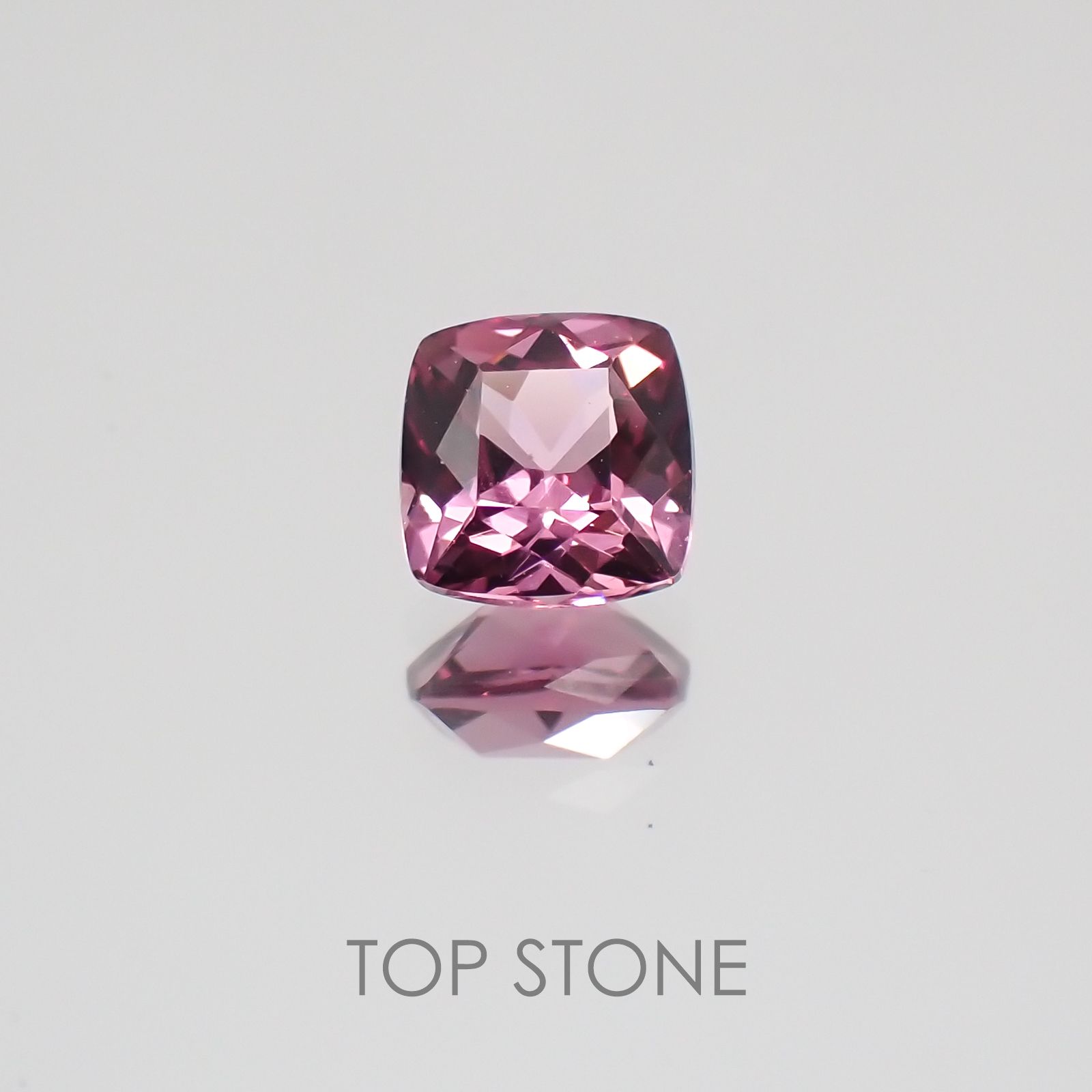 カラーチェンジマラヤガーネット タンザニア産 ルース 0.5ct[21029653]4.4×4.4mm前後