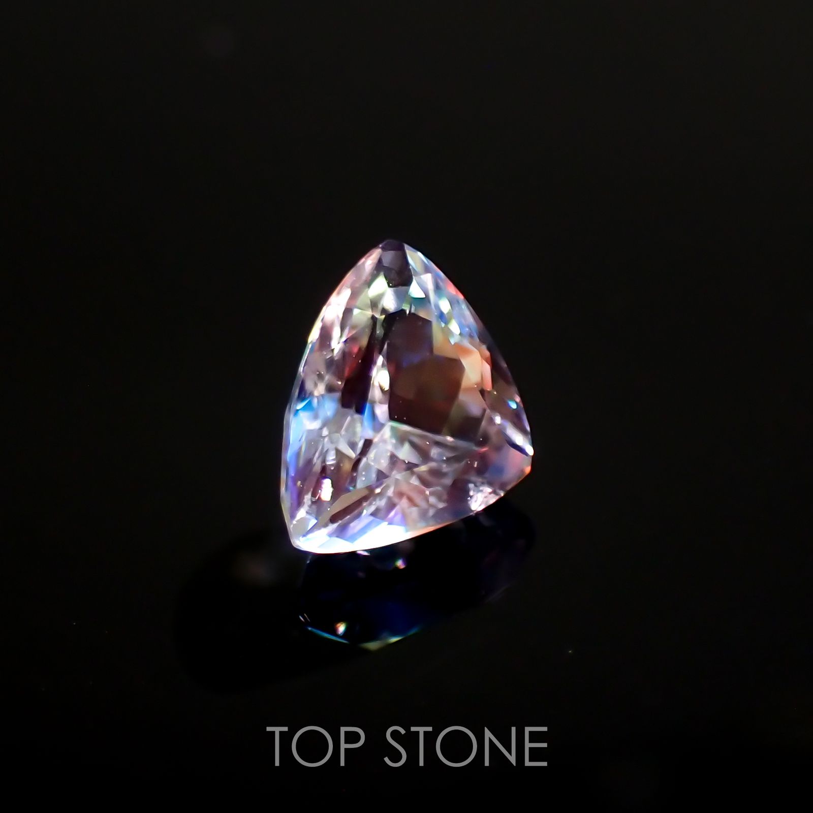 レインボームーンストーン(宝石名ラブラドライト)マダガスカル産 0.53ct 識別済[211113760]4.8x6.2mm前後