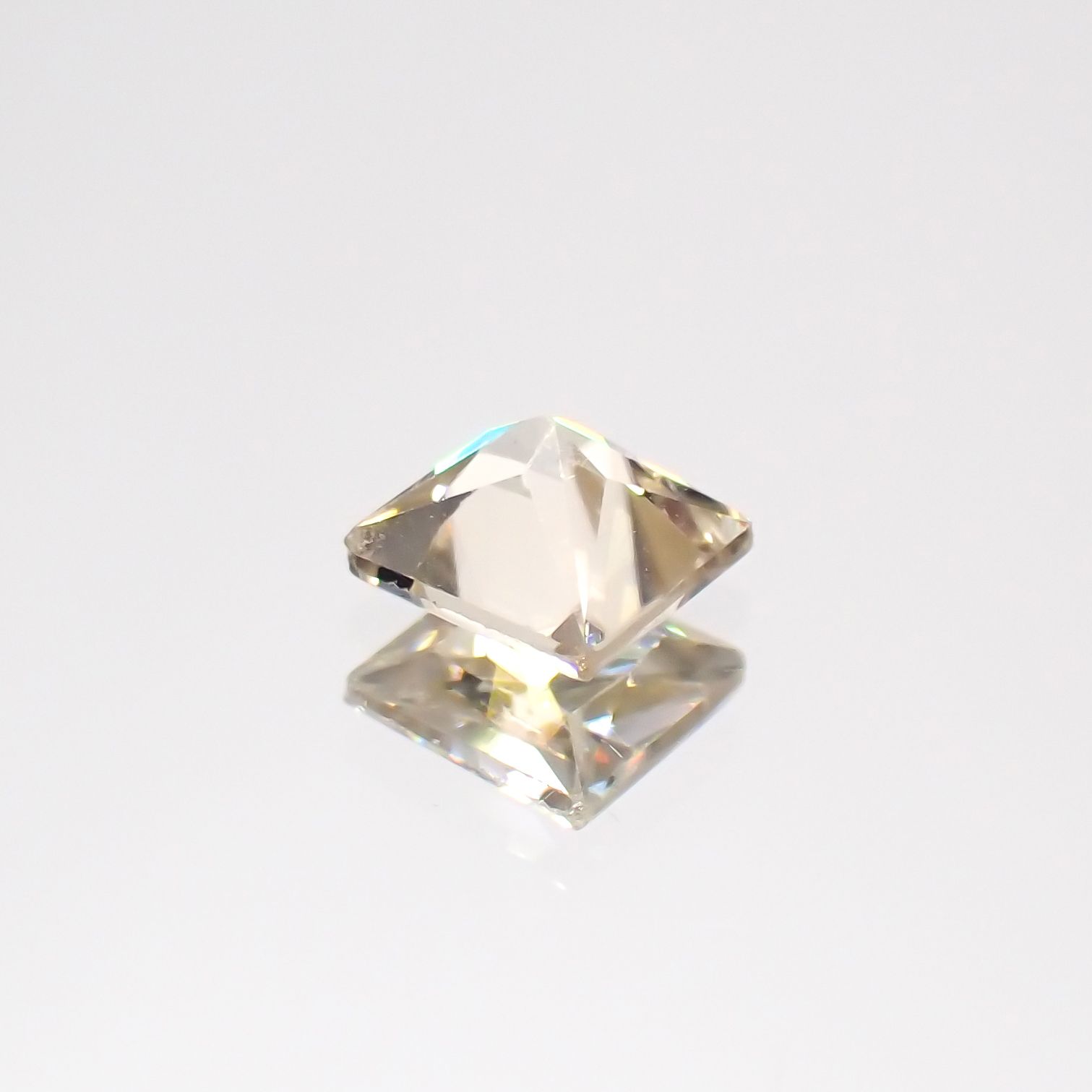 ◇プリンセスカット◇シャンパンカラージルコン(宝石名ジルコン)スリランカ/カンボジア産 0.49ct 識別済[230722983]4.1x4mm前後