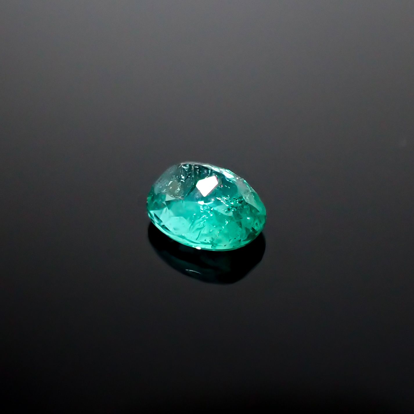 パライバトルマリン(宝石名トルマリン/別名パライバ・トルマリン)ブラジル・キントス鉱山産 0.405ct ソ付(宝貴協)[241229538]5.02x4.05mm前後