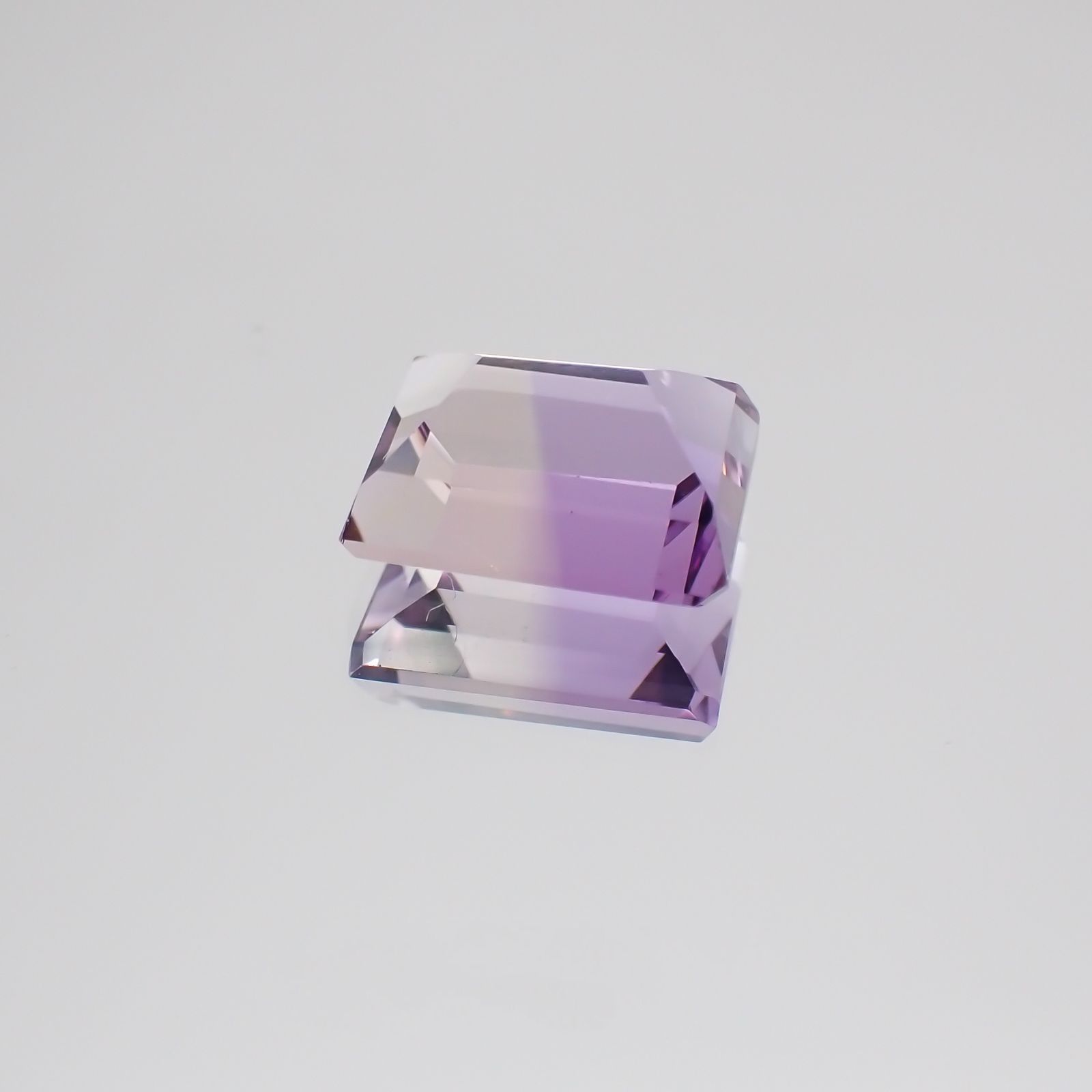 アワーグラスアメジスト(宝石名バイカラー・クォーツ)モロッコ産 3.11ct 識別済[231124278]9.8x7.8mm前後