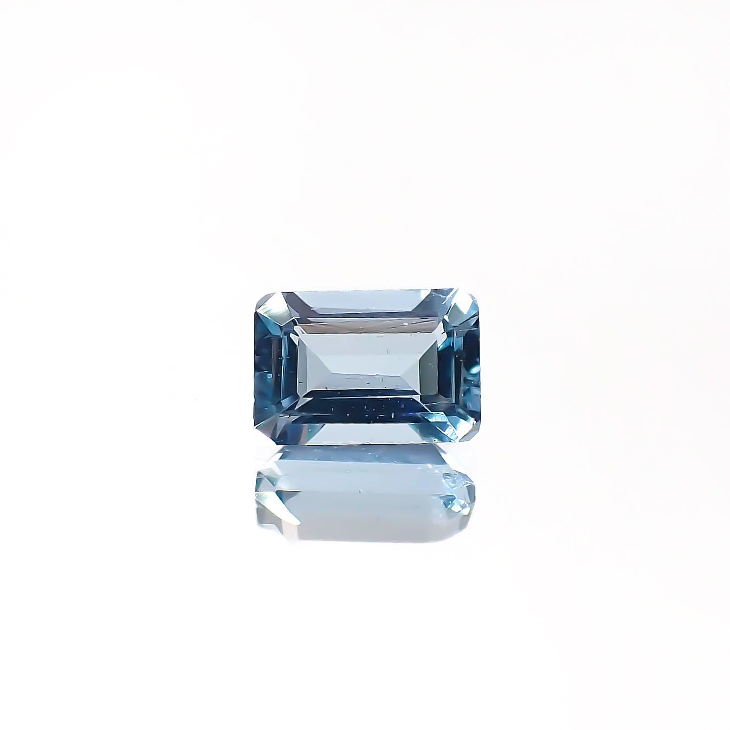 アクアマリン サンタマリアカラー ナイジェリア/マダガスカル産 0.59ct[240225974]6x3.9mm前後